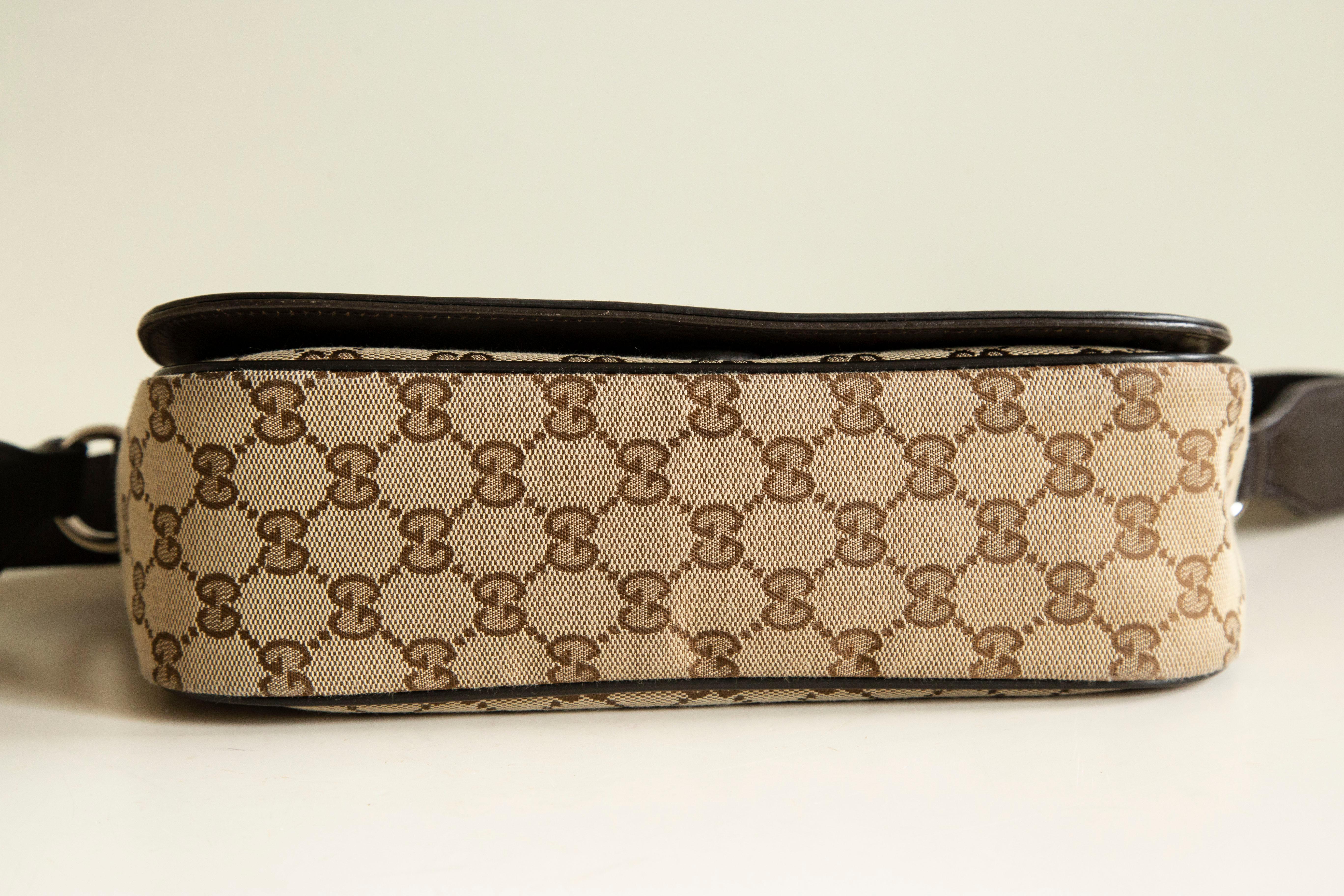 Gucci in GG Messenger Bag aus braunem und beigem Canvas im Angebot 1
