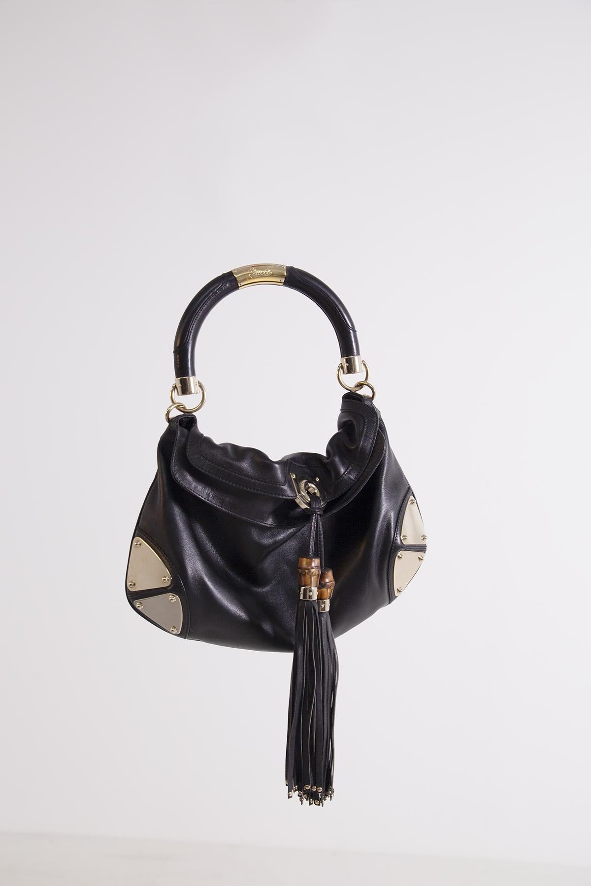 Gucci Indy Babouska Leather Bag in Gold Metal Black w Fringes In Excellent Condition In Milano, IT
