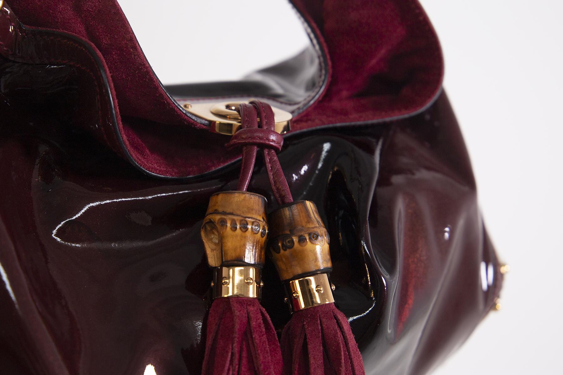 Gucci Indy Patent Leather Bordeaux Hobo Bag In Excellent Condition In Milano, IT