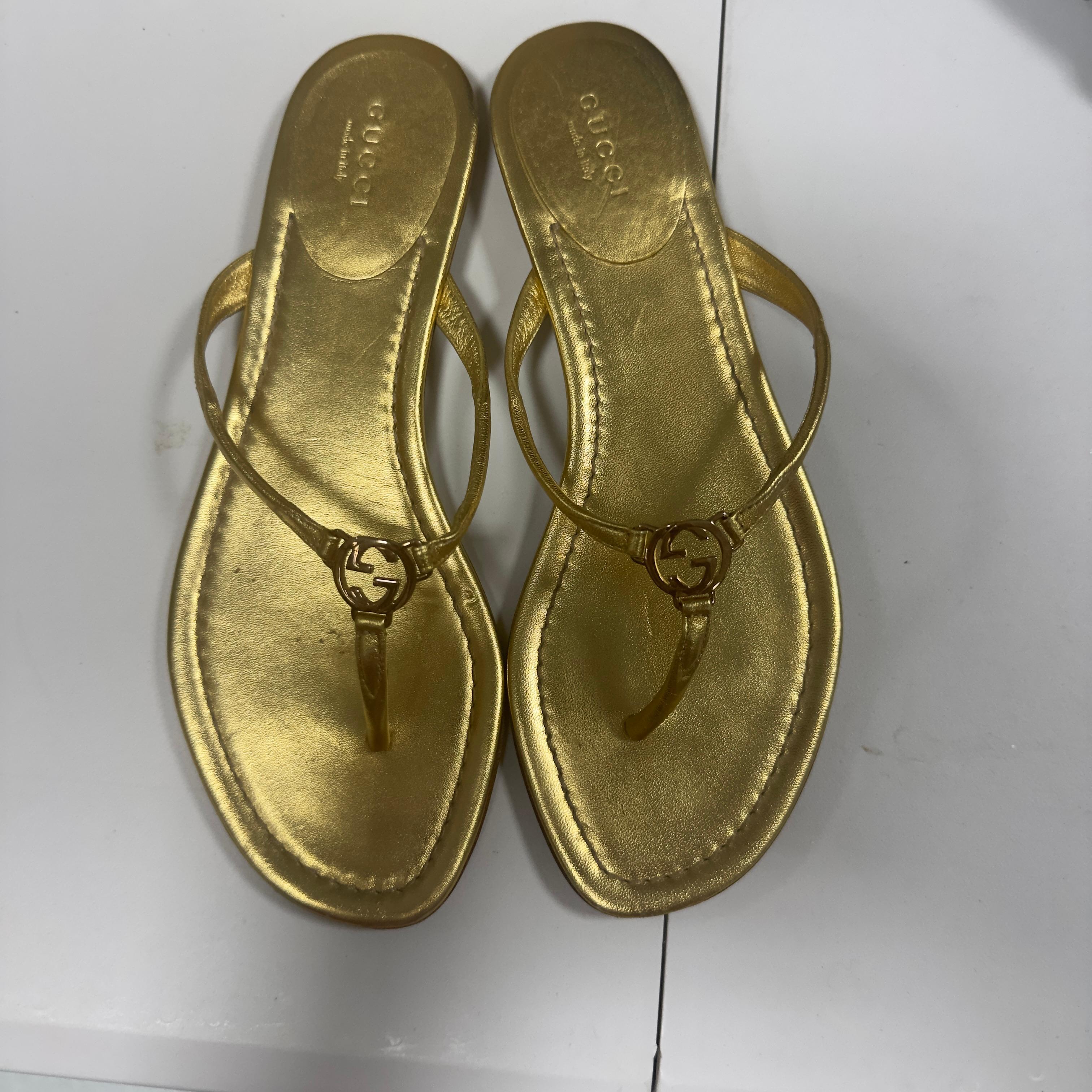 Brown Tongs Gucci en cuir métallisé doré avec logo GG - Made in Italy, Taille 36 en vente
