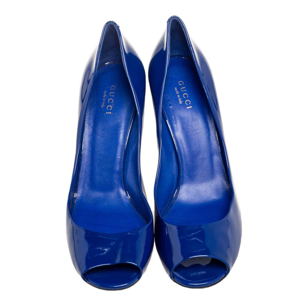 Bleu Gucci Escarpins Peep-Toe en cuir verni bleu encre Taille 38 en vente