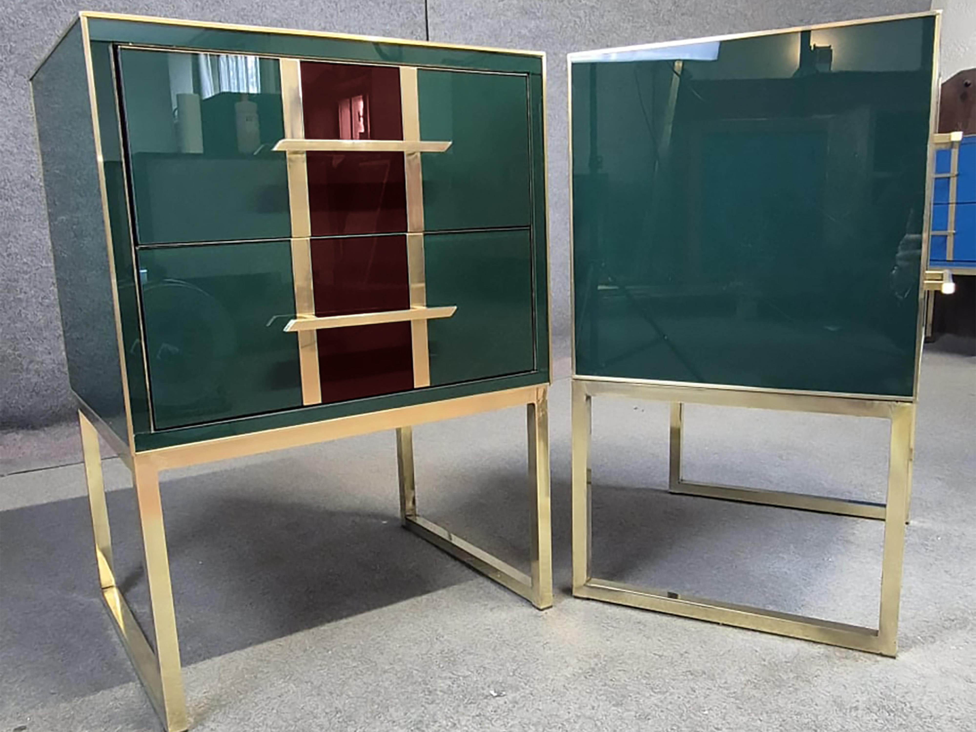 These Gucci-inspired green and red Murano bedside tables are a stunning addition to any bedroom, blending mid-century modern style with exceptional Italian craftsmanship. 

The coffee tables feature a green hue, accentuated by a striking vertical