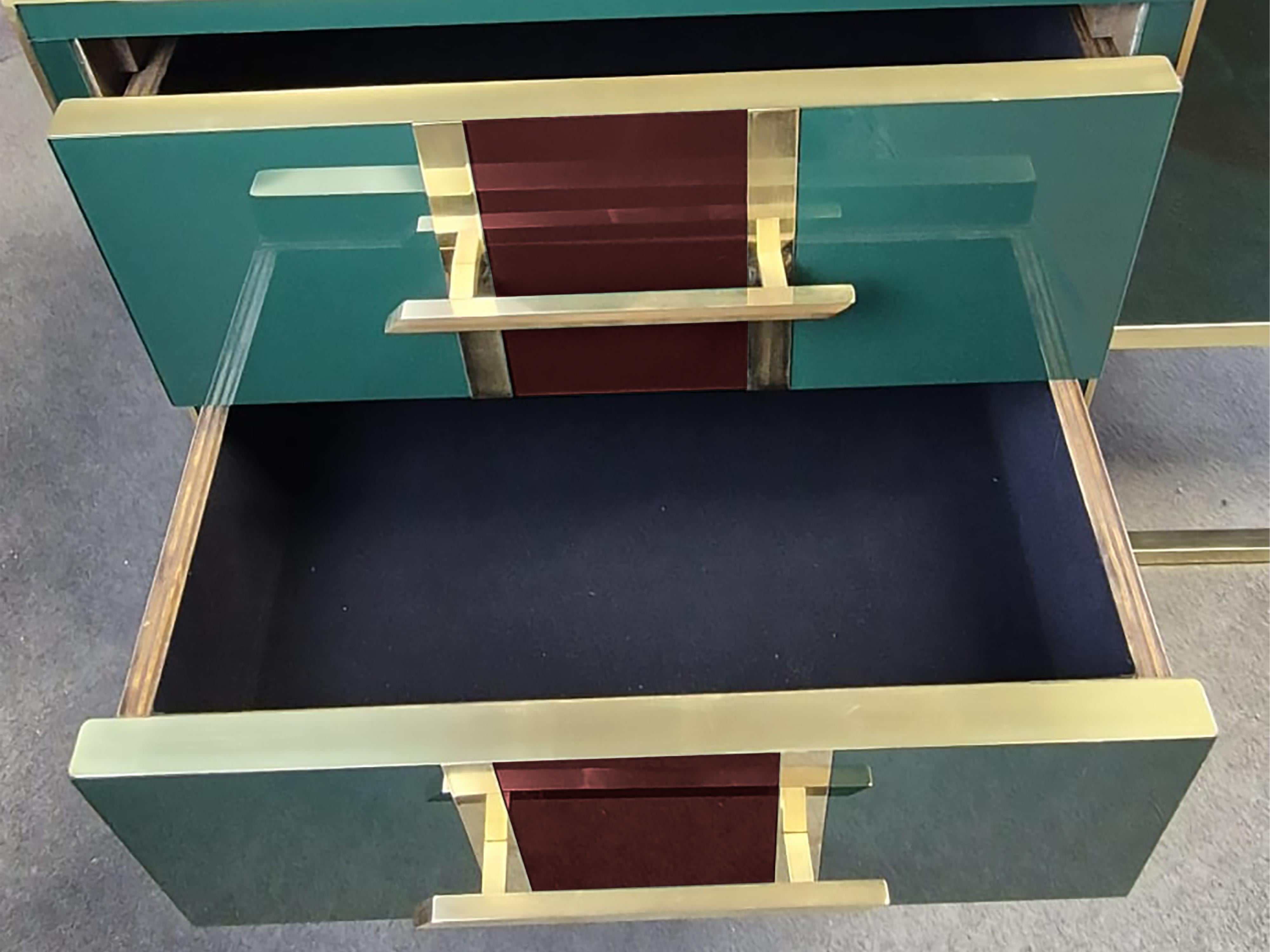 Mid-Century Modern Gucci-Inspired Green and Red Murano Bedside Tables: A Statement of Elegance - JF For Sale