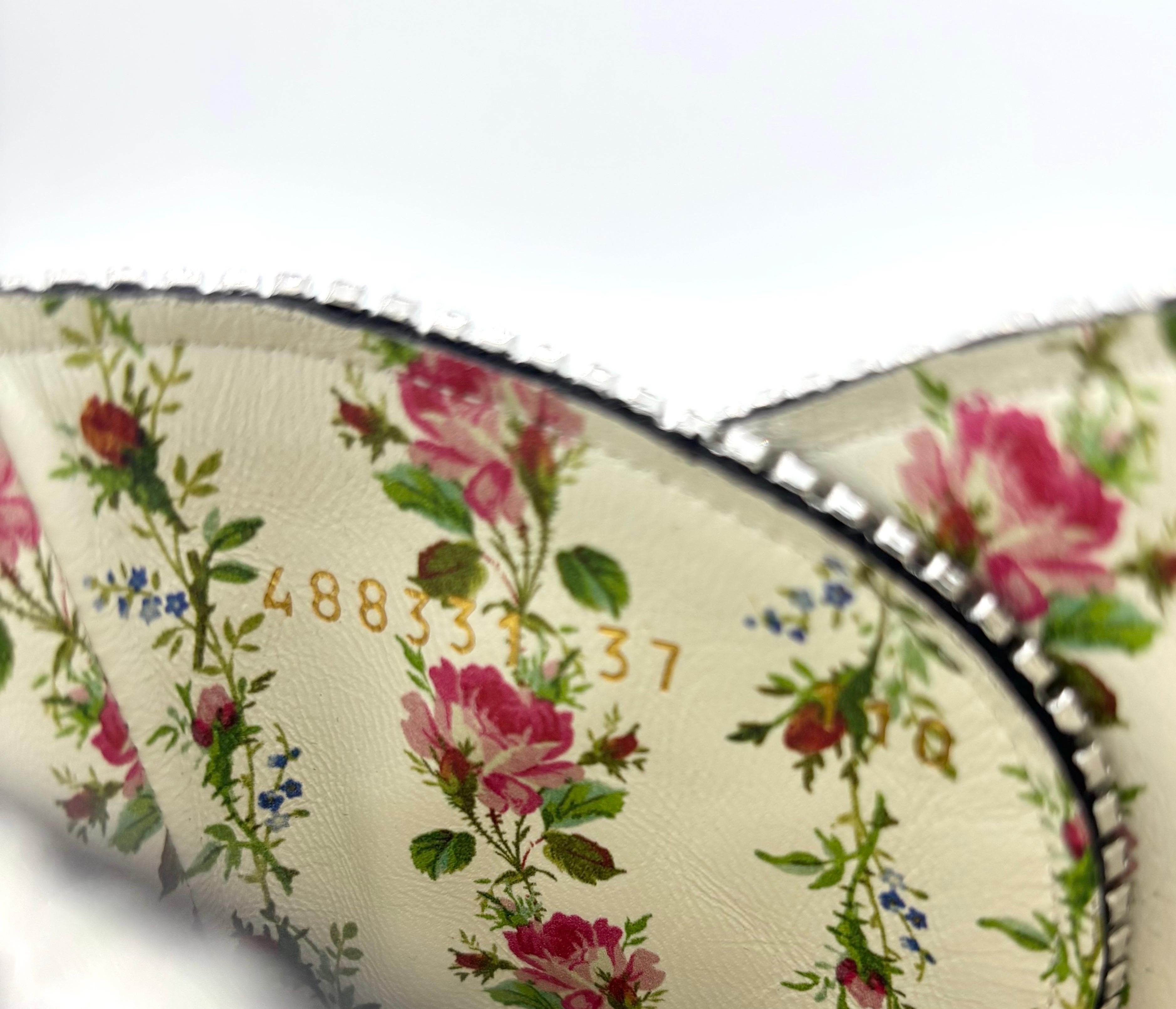Gucci Stivali a spillo in pelle nera impreziositi da strass floreali 37 in vendita 4