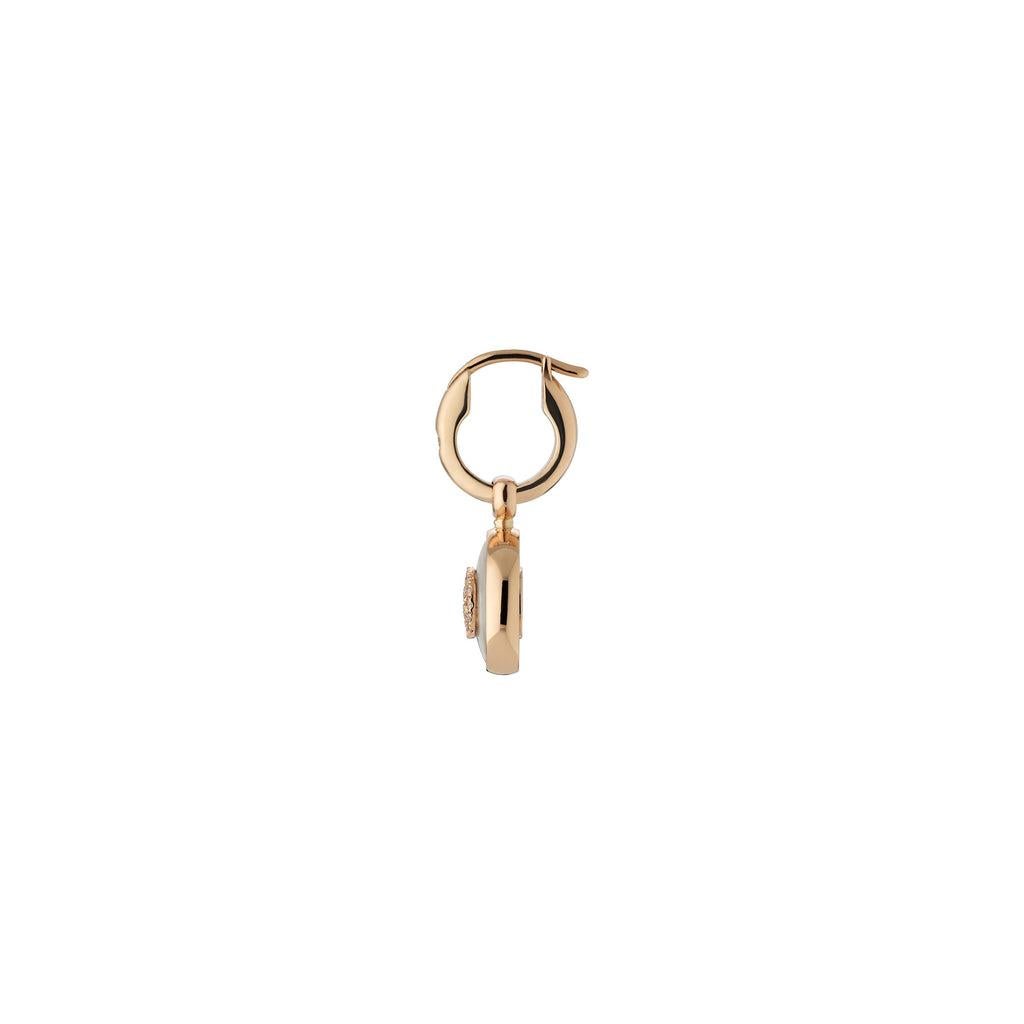 The Interlocking G logo appears in elegant new interpretations for Pre-Fall 2024. Refined rose gold is complemented by iridescent mother-of-pearl stone and a pavé of diamonds. This hoop earrings can be matched with other accessories from the same
