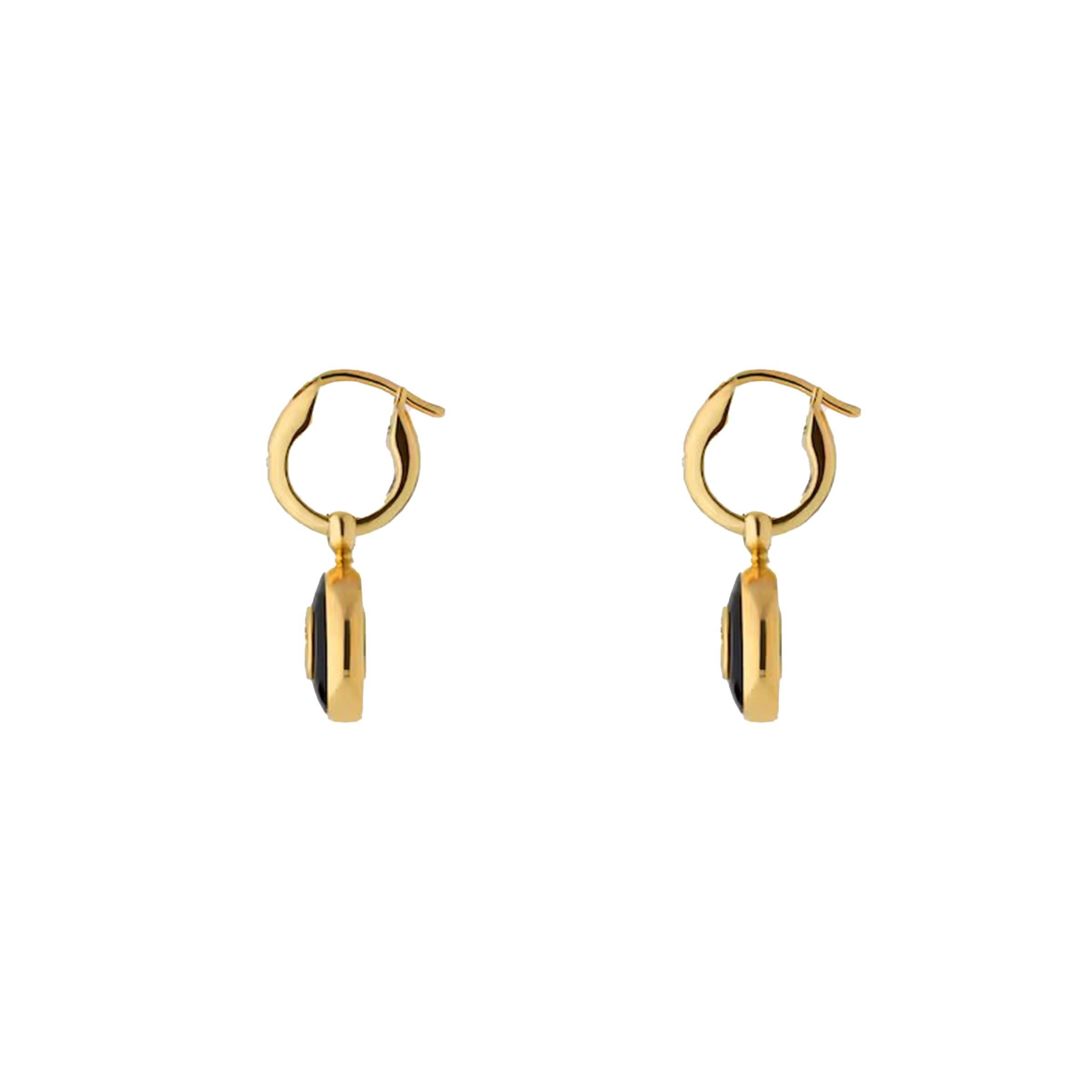 The Interlocking G logo appears in elegant new interpretations for Pre-Fall 2024. Precious black onyx stone is paired with yellow 18k gold and embellished with sparkling diamonds. This pair of hoop earrings can be matched with other accessories from