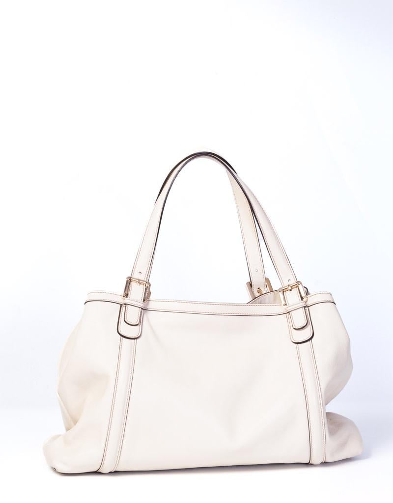 The tote is made of fine smooth calfskin leather in ivory. The bag features adjustable leather strap top handles and polished brass hardware including a frontal Gucci interlocking GG logo.

COLOR: Cream
MATERIAL: Leather
ITEM CODE: 162094