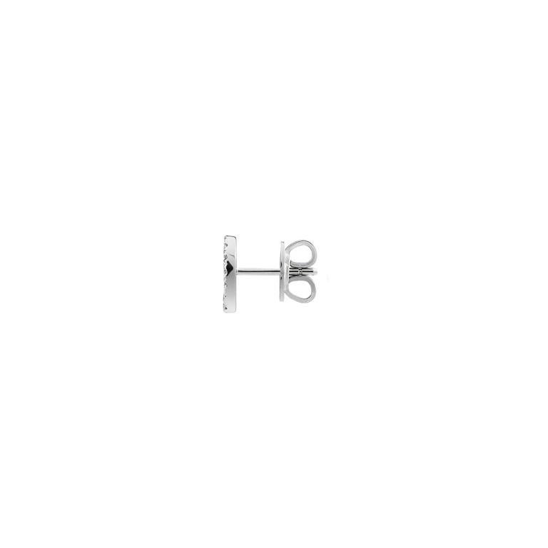 Gucci Interlocking G 18ct White Gold 0.344ct Diamond Stud Earrings YBD729408003

The Interlocking G jewellery collection takes a cue from the geometric logo, resulting in this design. Set with diamonds and embellished with Interlocking G, these