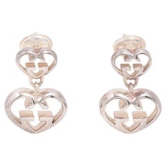 Gucci Pendiente con forma de corazón G entrelazado Plata