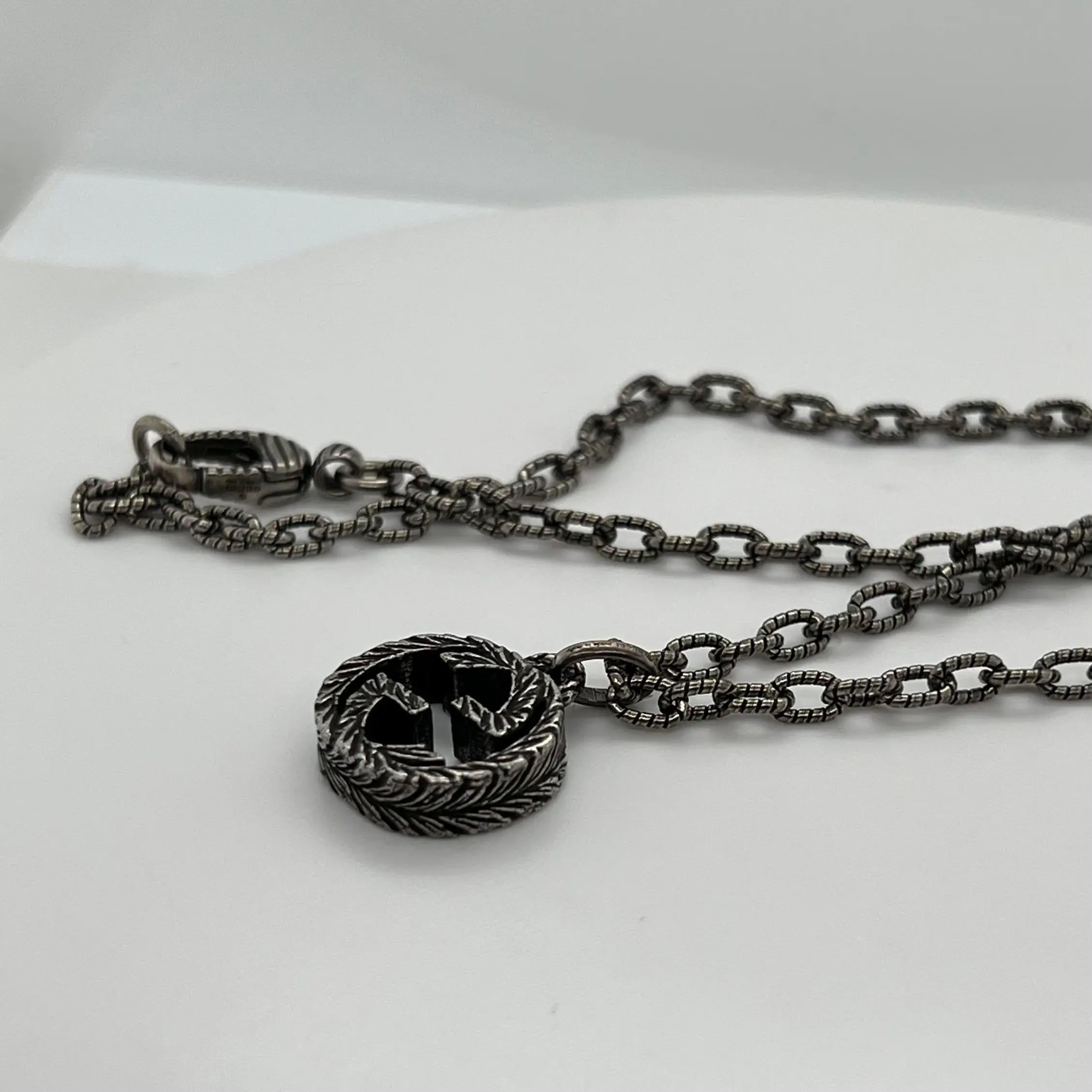 gucci interlocking-g pendant necklace sterling silver