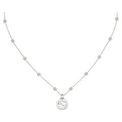 Gucci, collier pendentif en argent sterling et ornements G imbriqués YBB479221001
