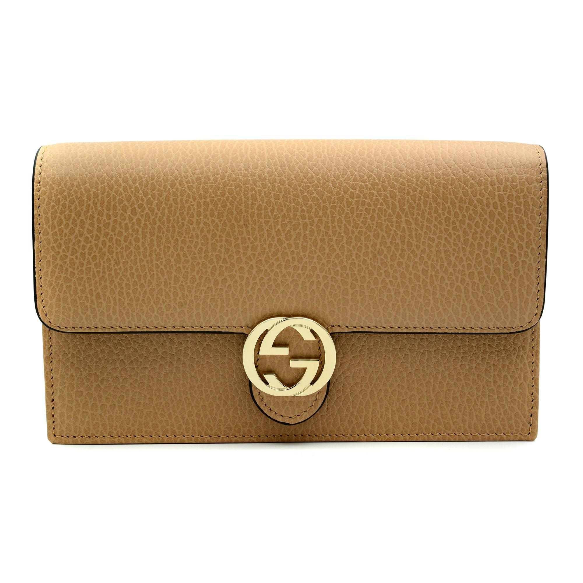 Gucci Women's Interlocking GG Beige leather crossbody chain wallet. Made of leather, Evening clutch, Snap closure, 18 card slots. Small interlocking GG emblem with light gold hardware, 1 money compartments. Measurements: 7.5 L x 4.5 H x 1 W inches;