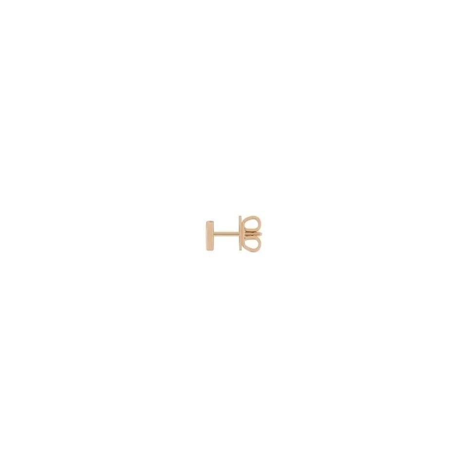 The Gucci Interlocking jewelry collection takes inspiration from the geometric logo to bring this design to life. These 18k rose gold earrings with GG Cross silhouette renew the classic button model.

18k rose gold
GG crossroads
For pierced