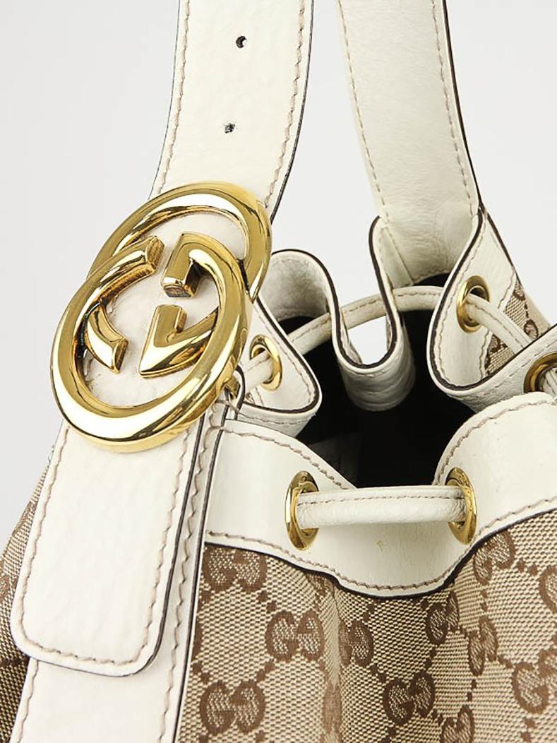Gucci Interlocking Icon GG Ivory Monogram Canvas Large Drawstring Hobo Bag For Sale 8