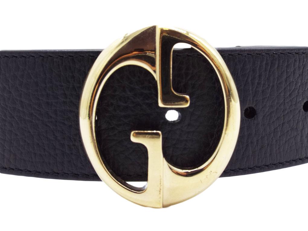 This stylish belt is crafted of navy blue and blue leather and has a classic 1973 Gucci interlocking GG logo brass buckle. A preloved belt in excellent condition.

BRAND	

Gucci



ACCESSORIES	

dustbag



COLOUR	

Blue, Navy