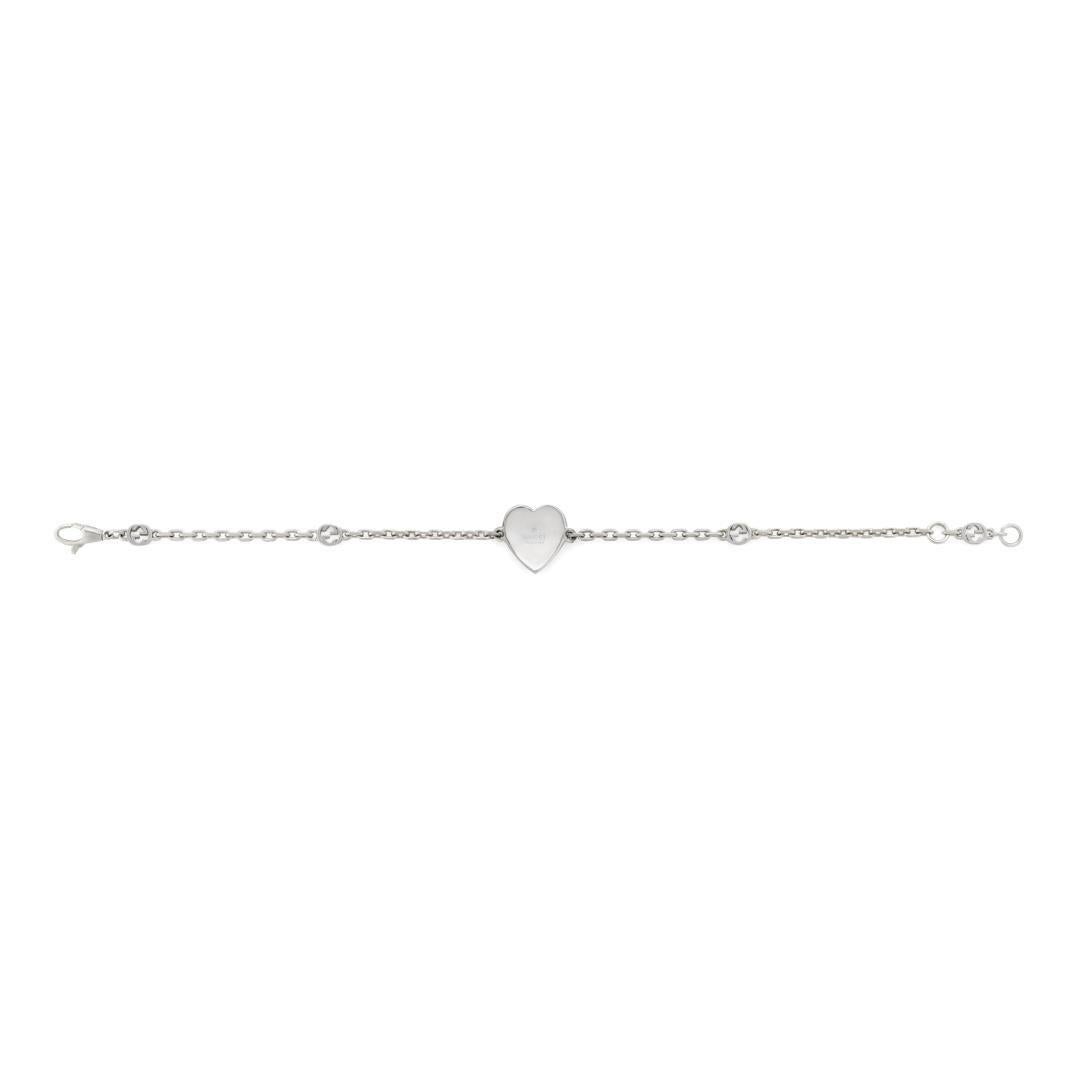 Bracciale Gucci con cuore in argento smaltato bianco ad incastro YBA645546003 In condizioni Nuovo in vendita a Wilmington, DE