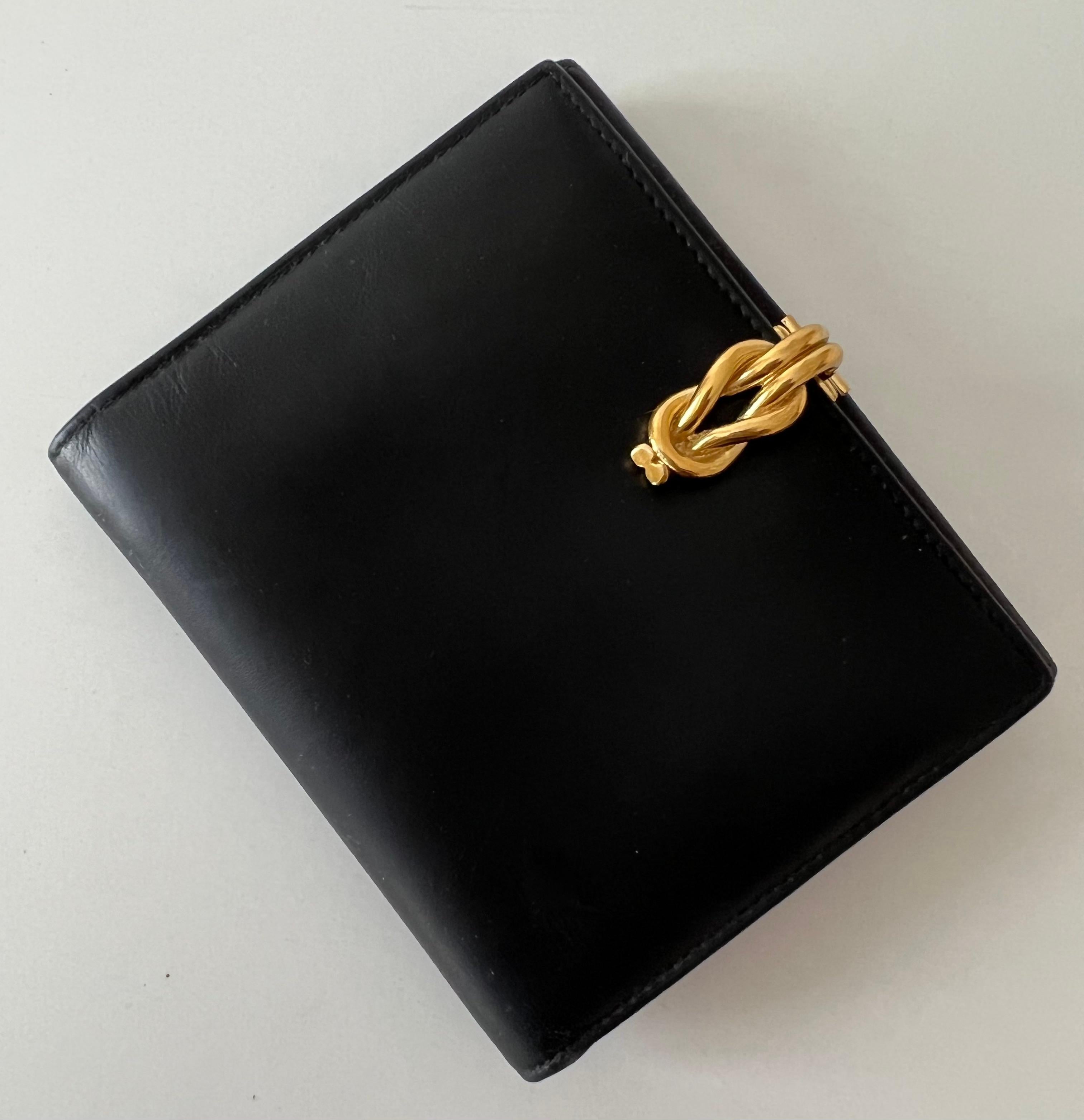 Italienische Gucci-Brieftasche aus Leder mit goldenem Knott-Verschluss und Münzhalter (Moderne)