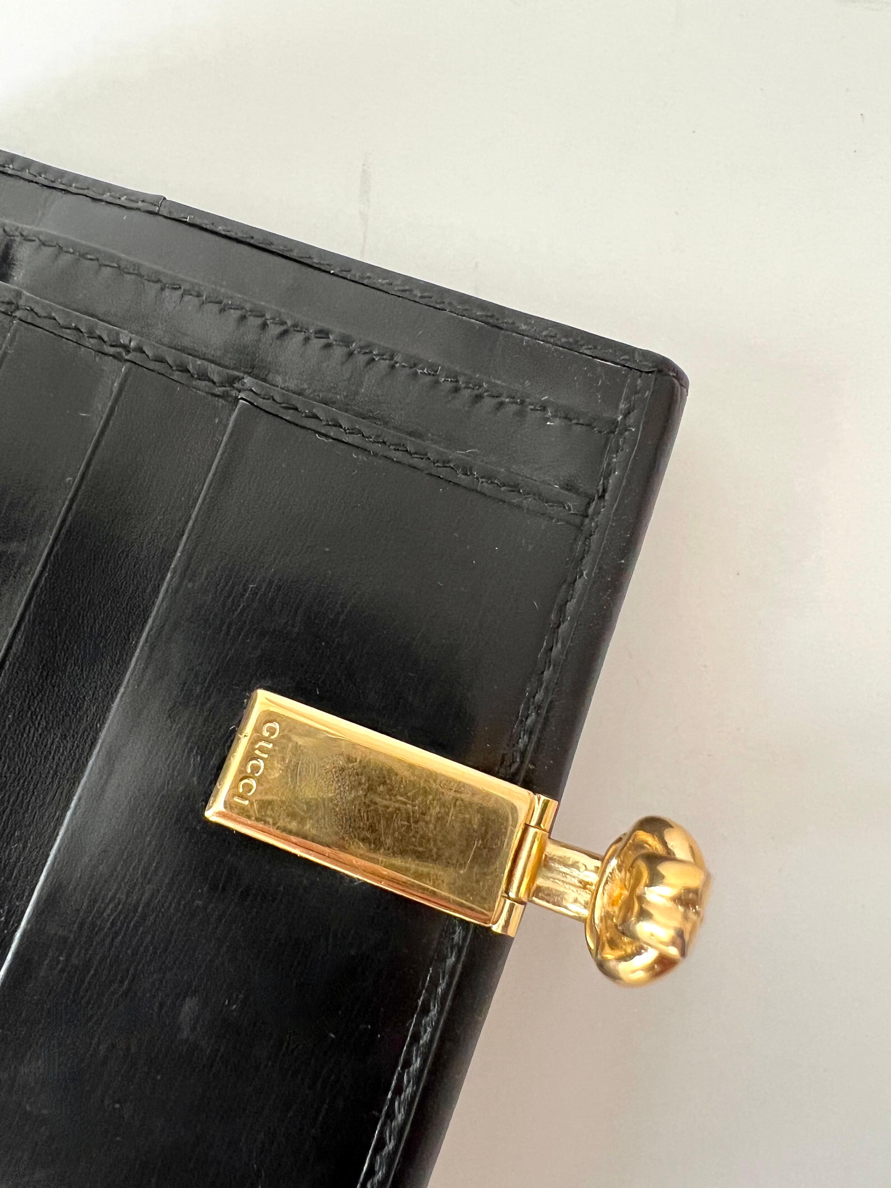 Italienische Gucci-Brieftasche aus Leder mit goldenem Knott-Verschluss und Münzhalter (Handgefertigt)