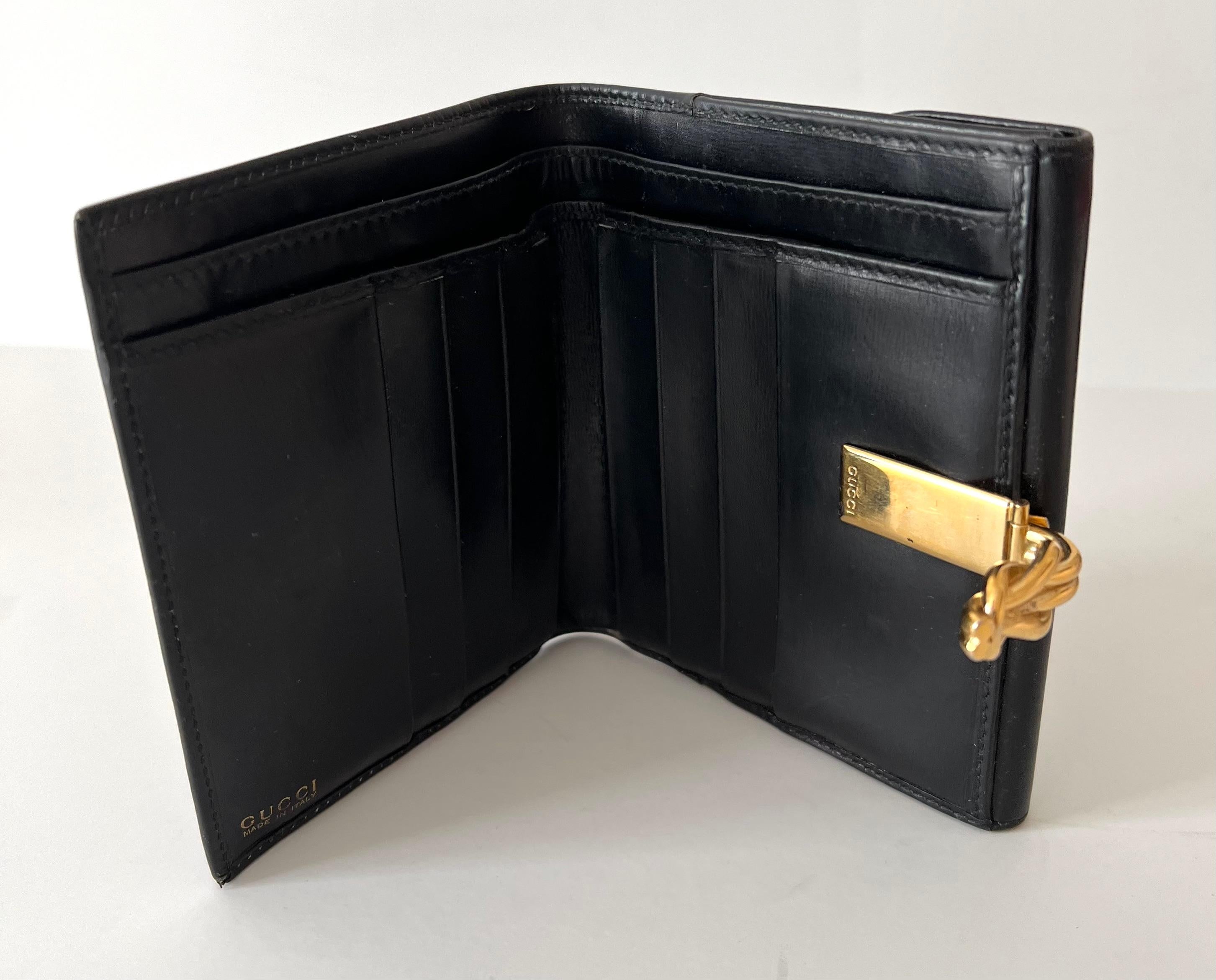 Modern Gucci Italian Leather Wallet with Gold Knott Closure and Coin Holder For Sale