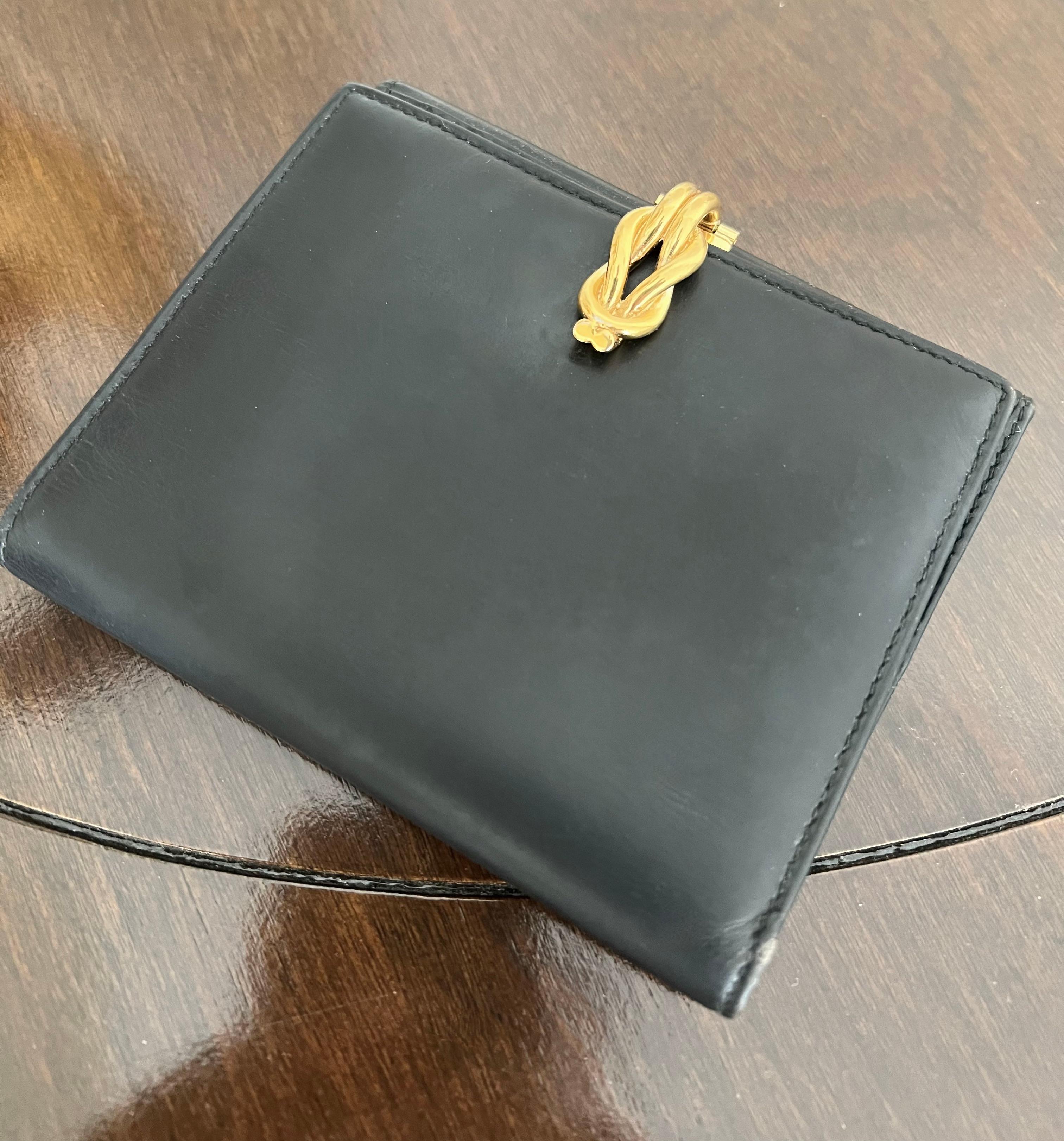 Italienische Gucci-Brieftasche aus Leder mit goldenem Knott-Verschluss und Münzhalter 1