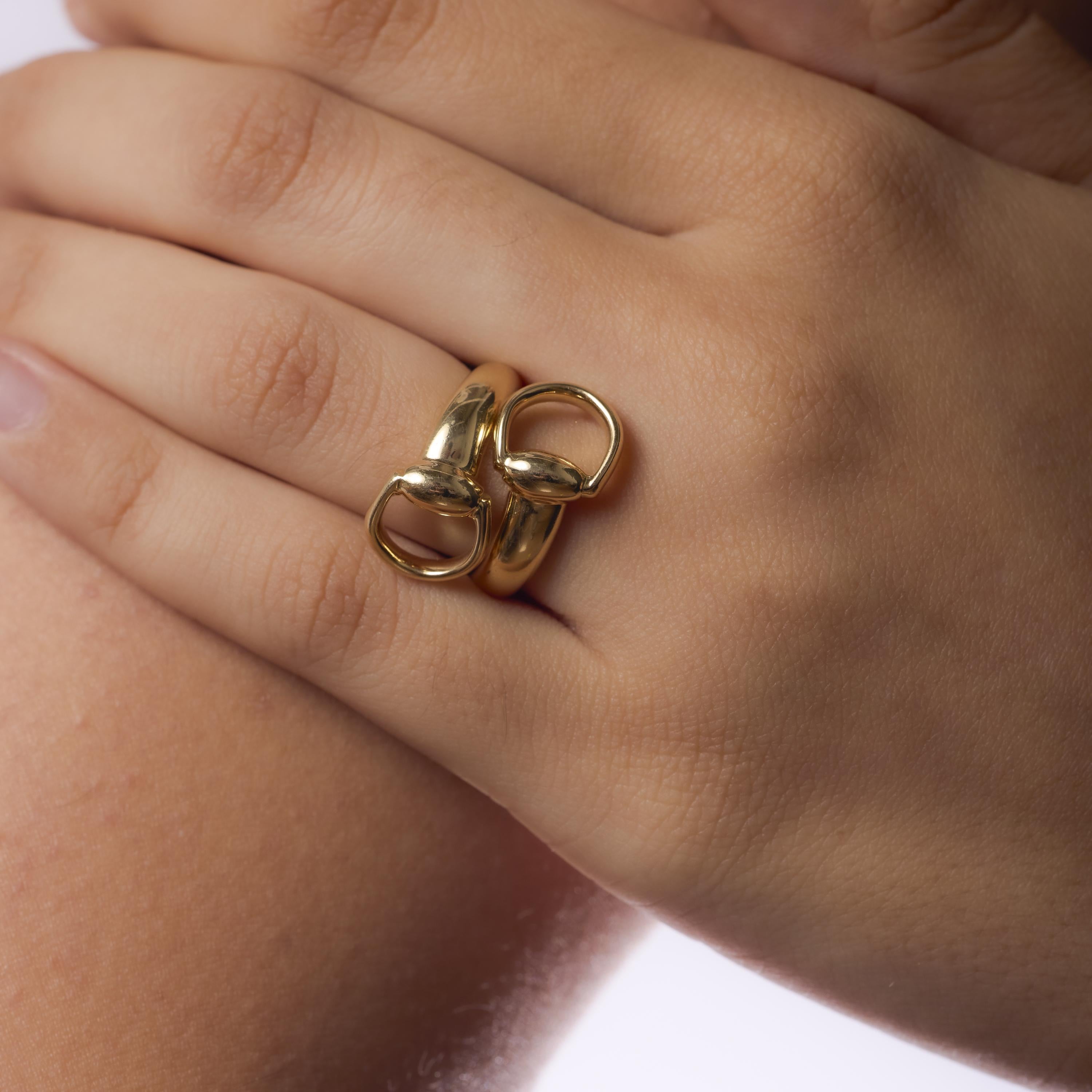 Gucci Italy 18k yellow gold horsebit wrap ring In Good Condition For Sale In Beverly Hills, CA