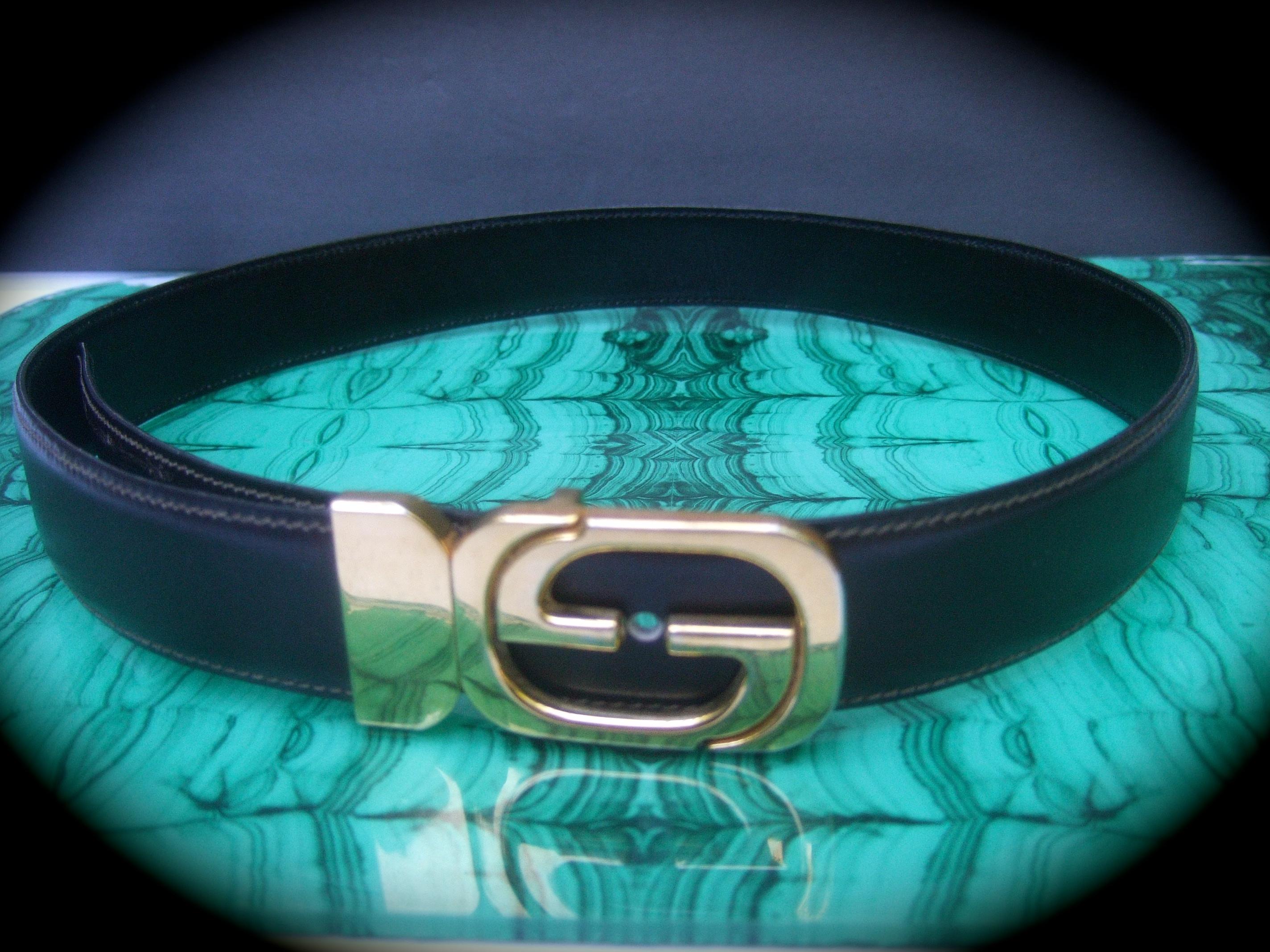 Gucci Italy black & brown reversible leather unisex belt c 1980
The stylish belt is adorned with a sleek gilt metal buckle with Gucci's iconic interlocked G.G. initials

Designed with a rotating buckle that allows for the belt to be worn on either