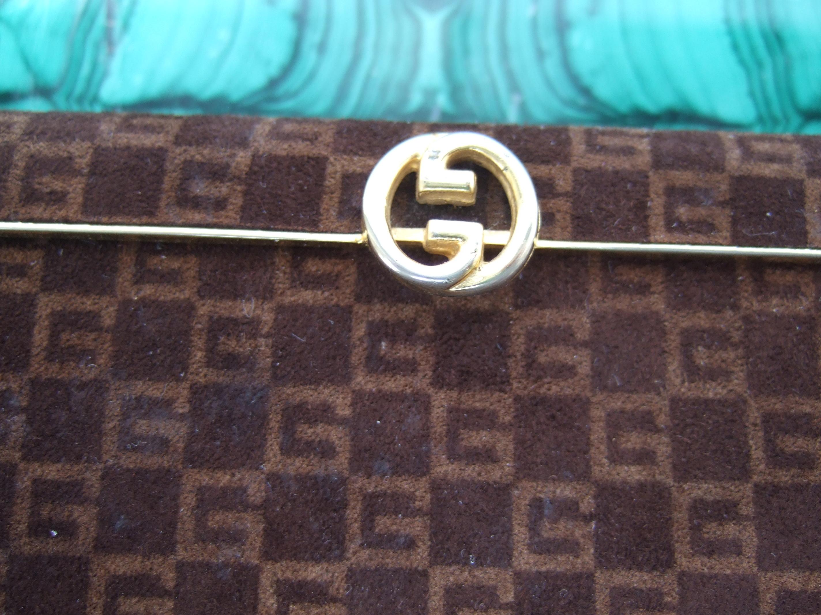 GUCCI Italy Brown Suede Clutch Purse c 1970s  In Good Condition For Sale In University City, MO