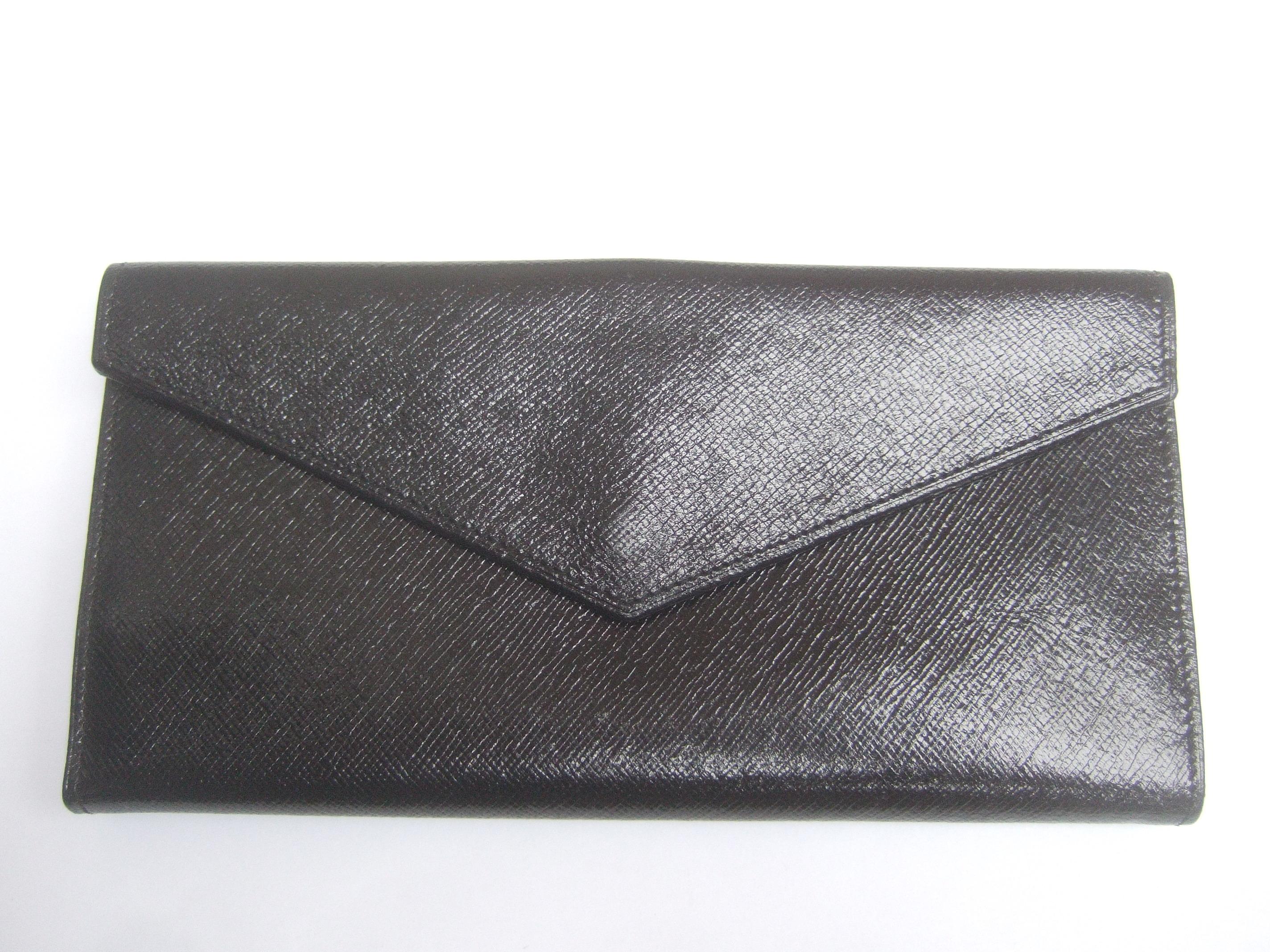 Gucci Italy Ebony Black Leather Hand Clasp Wallet in Presentation Box c 1970s 5