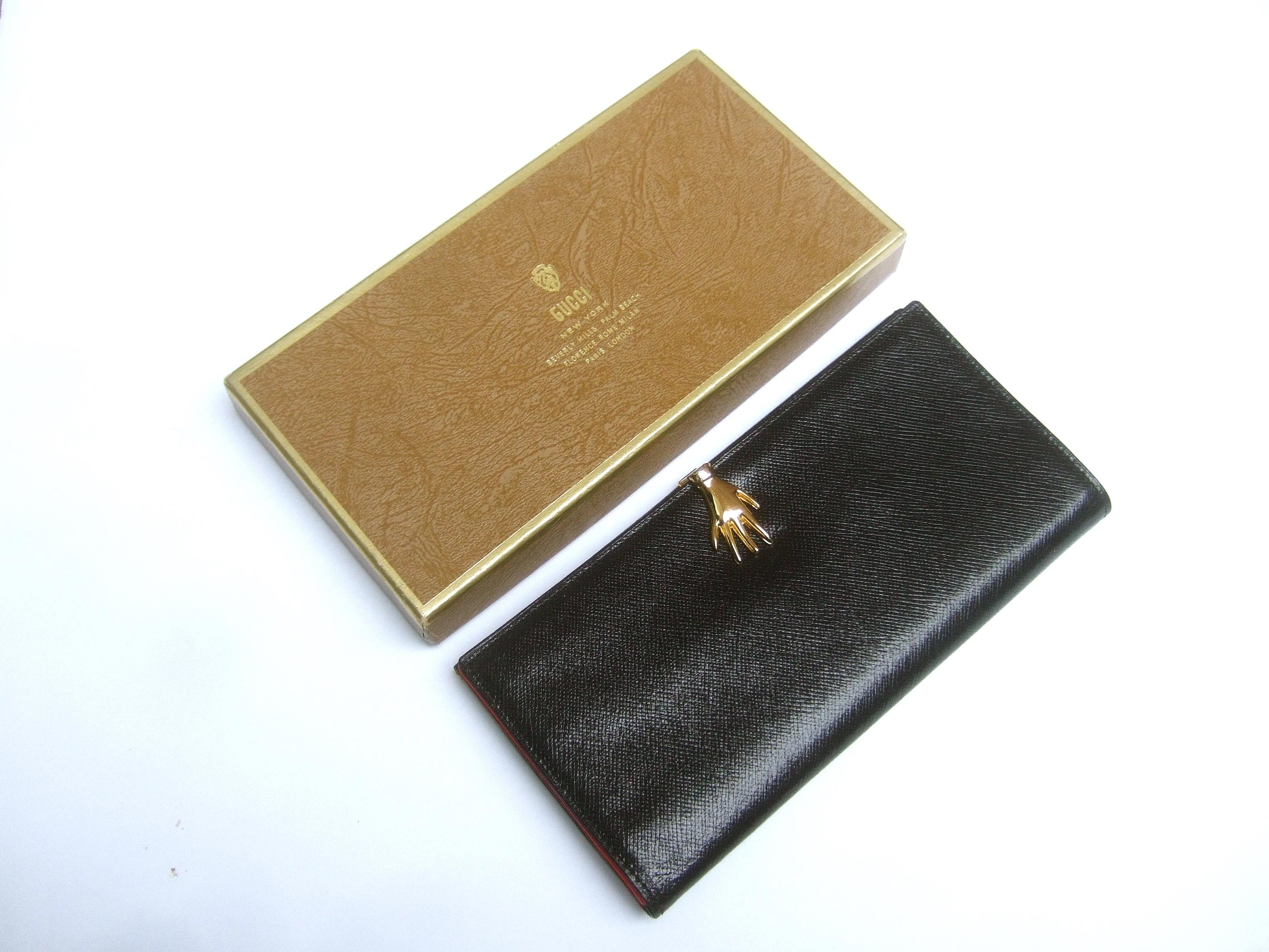 Gucci Italy Ebony Black Leather Hand Clasp Wallet in Presentation Box c 1970s 6