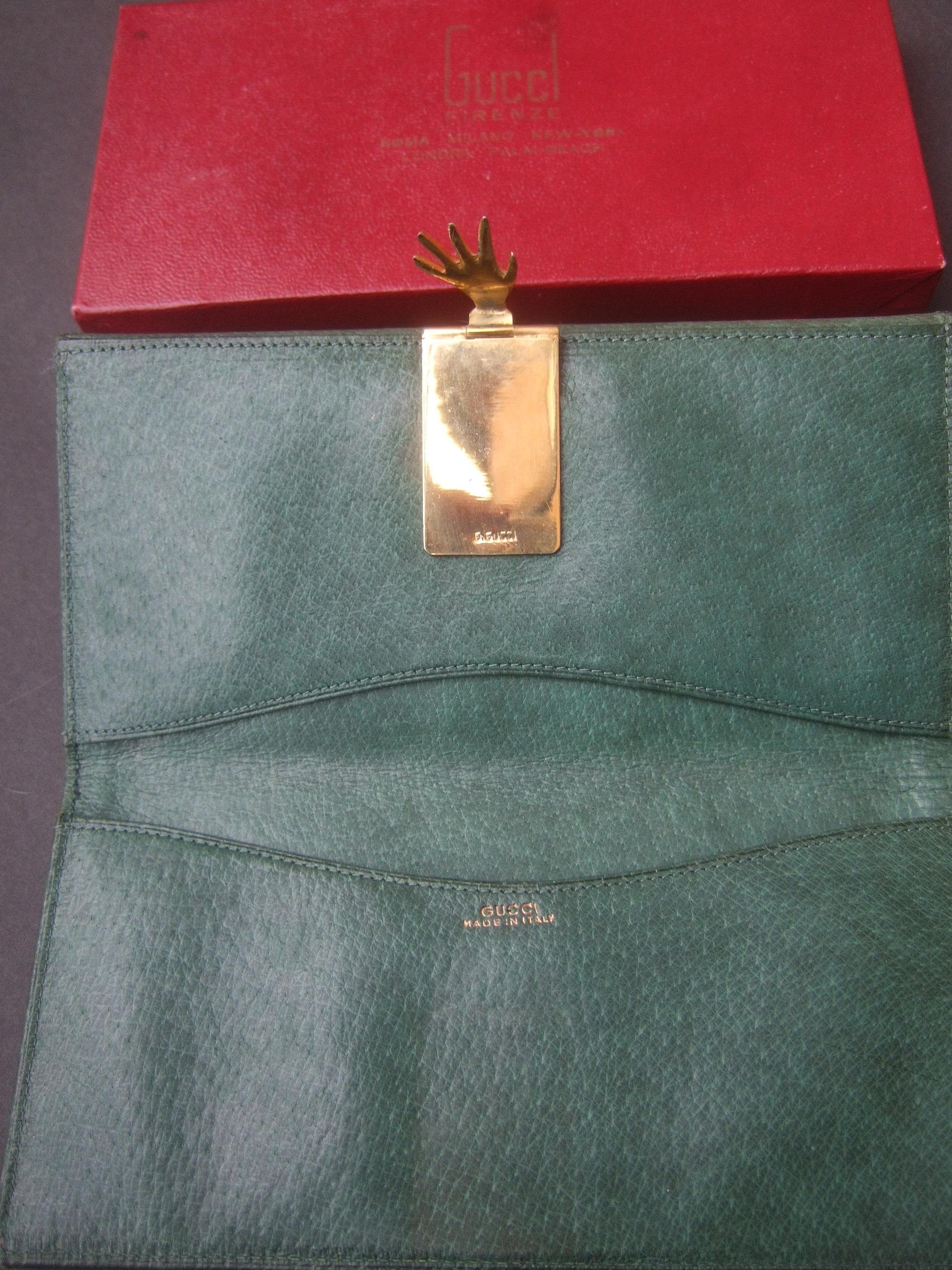 Women's Gucci Italy Green Leather Hand Clasp Wallet in Gucci Presentation Box c 1970s