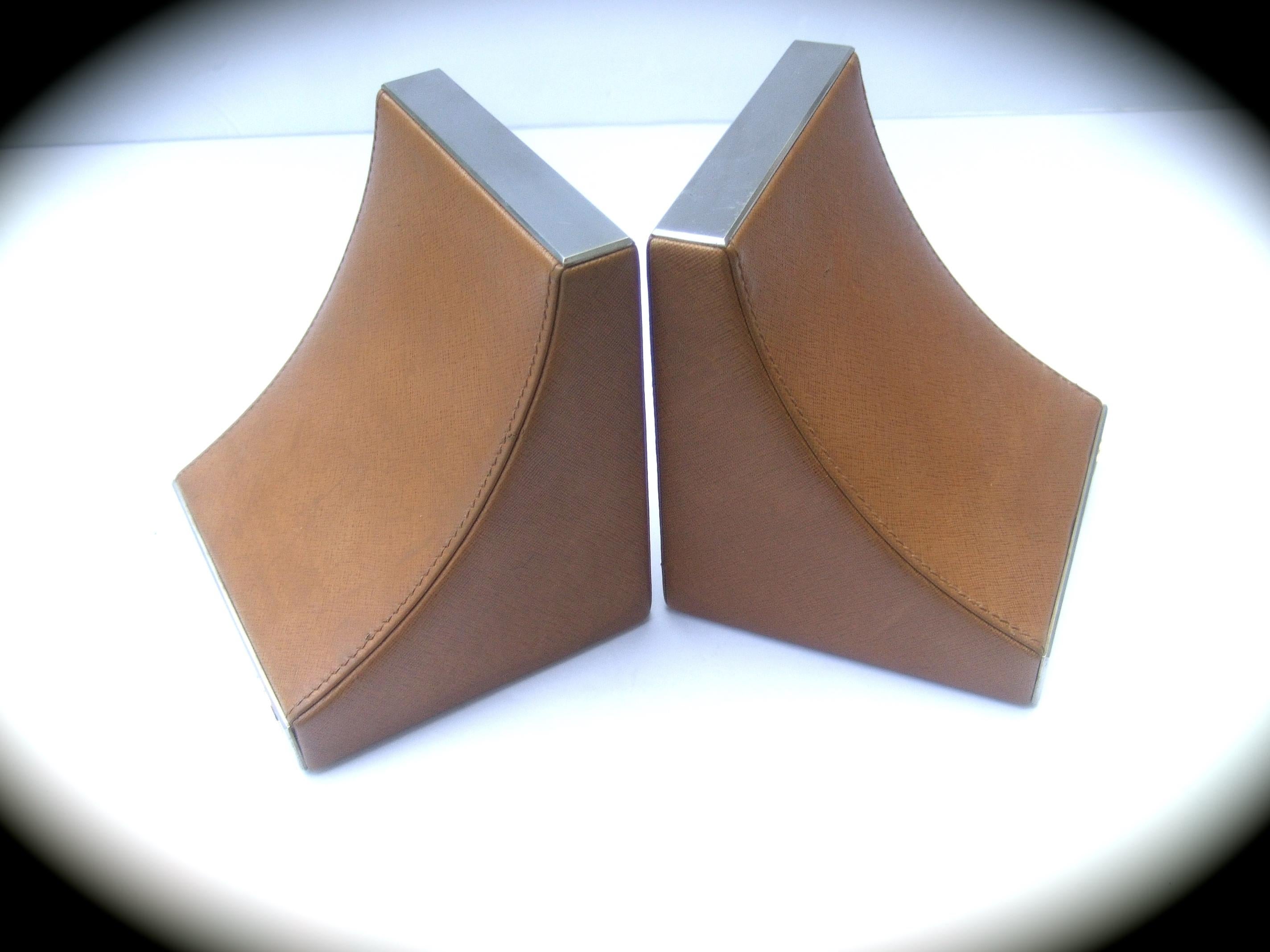 Women's or Men's Gucci Italy Rare Caramel Brown Leather Pair of Bookends c 1970s 
