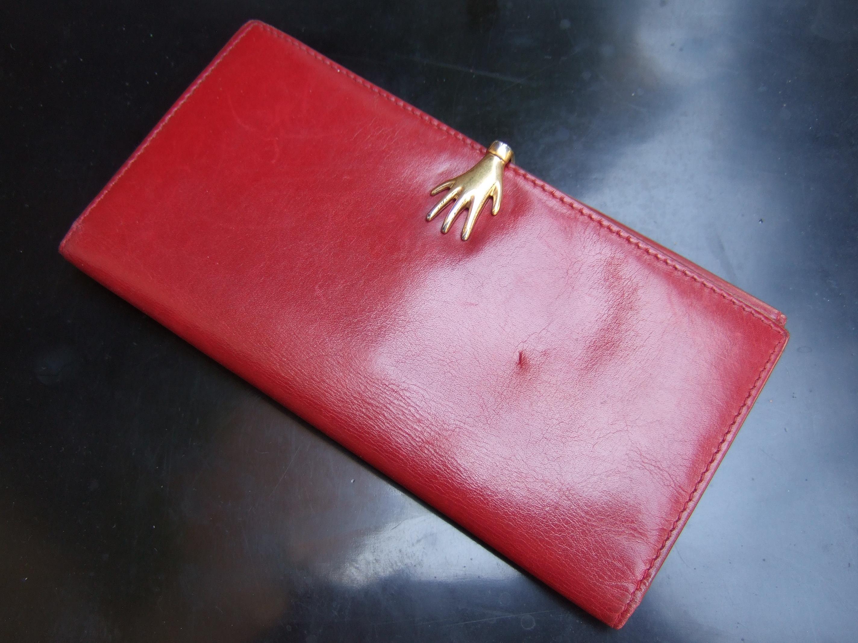 Gucci Italy Rare Cherry Red Leather Hand Clasp Wallet c 1980s  In Good Condition In University City, MO