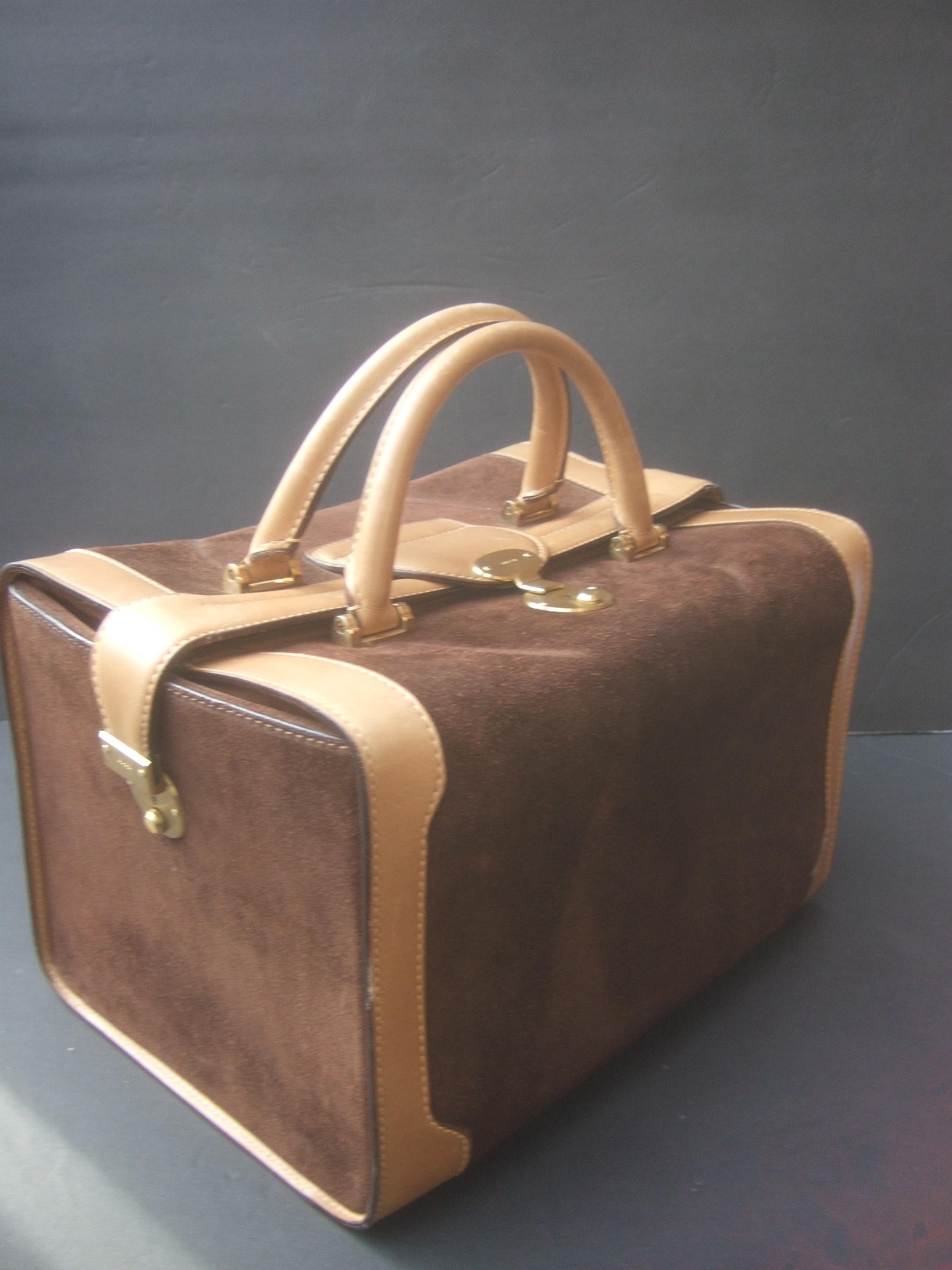 Gucci Italy Rare chocolate brown suede leather trim train case c 1970s
The luxurious Italian travel case is covered with plush dark brown suede
Framed with smooth caramel brown leather trim with subtle saddle stitching 

Carried with matching light