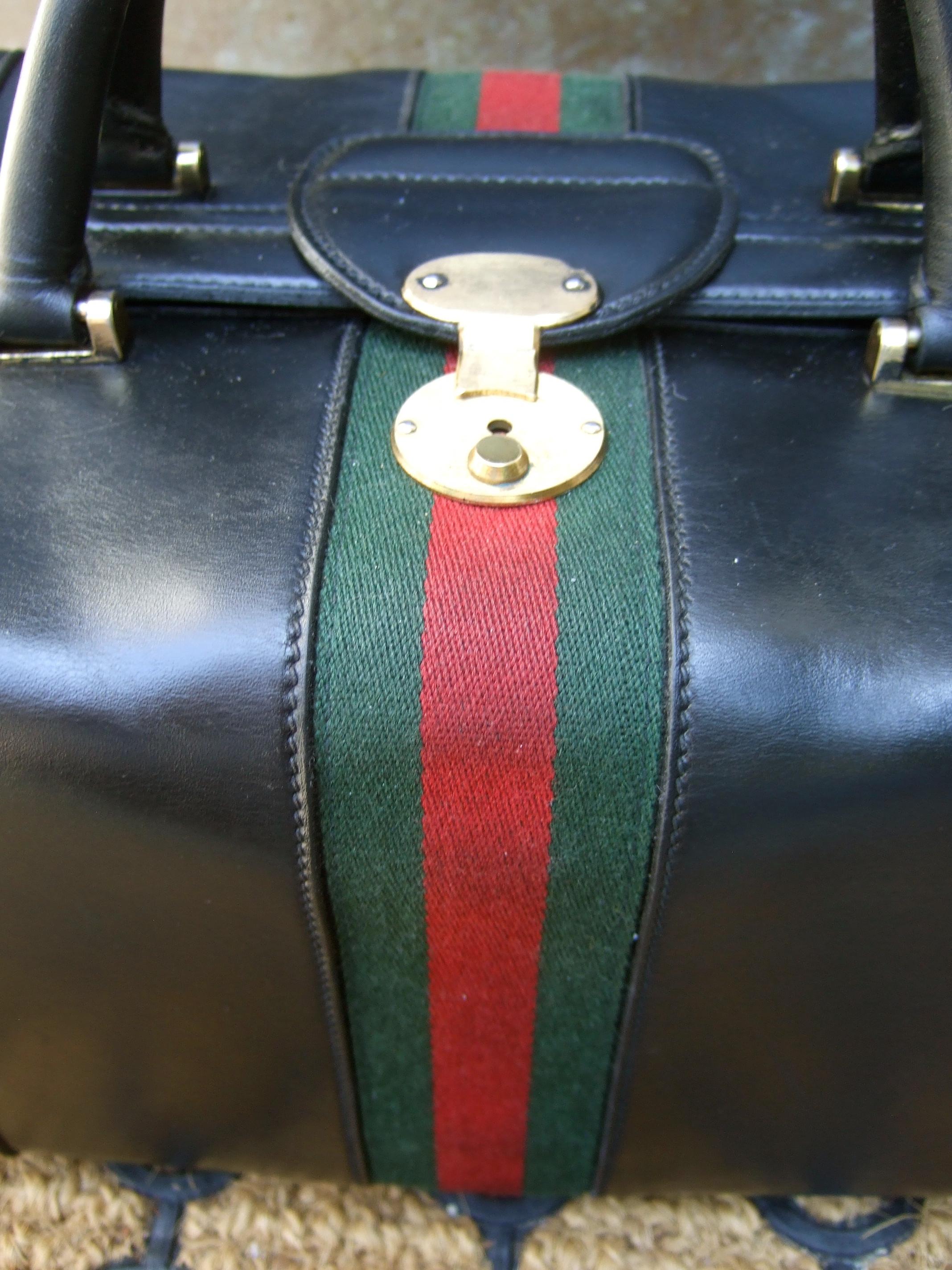 Gucci Italy Structured Black Leather Red & Green Striped Train Case c 1970s In Good Condition In University City, MO