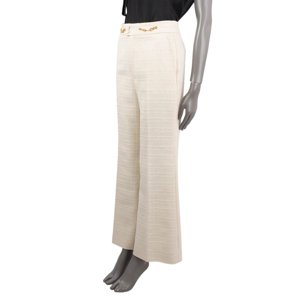 100% authentic Gucci flared tweed pants in ivory cotton (61%) and wool (39%) with gold-tone horsebit details at the waist. Features a hight waist, two slit pockets on the front and two welt pockets on the back. Open with buttons and a zipper on the