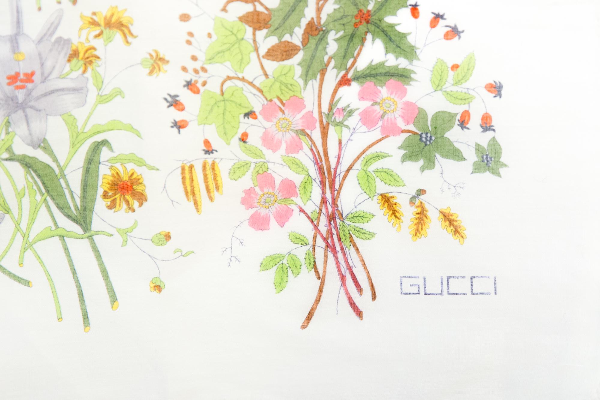 Gucci Ivory Flora Printed Cotton Scarf  In Excellent Condition In Paris, FR