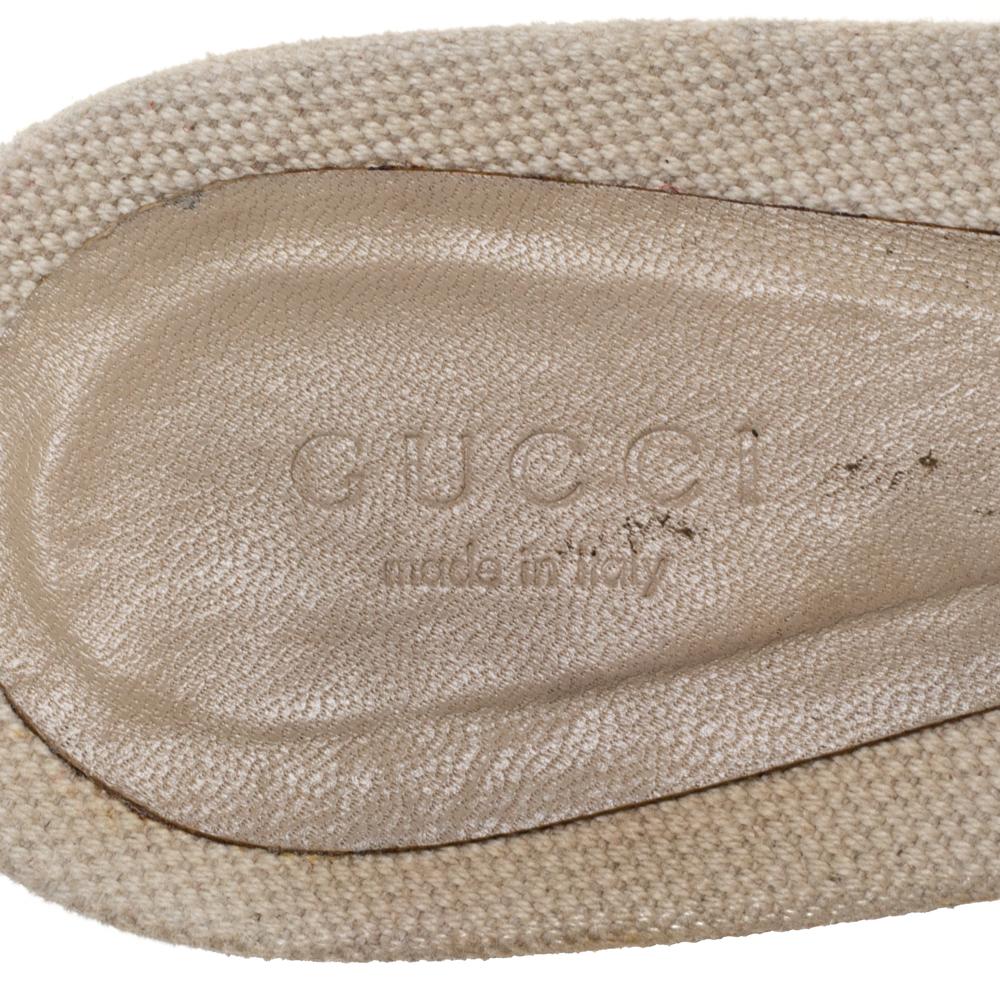 Gucci - Sandales Slide en cuir ivoire gaufré Hysteria - Taille 40 en vente 1