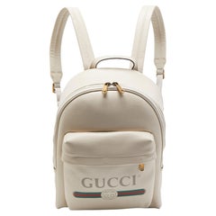 Gucci Elfenbeinfarbener Logo-Tagesrucksack aus Leder