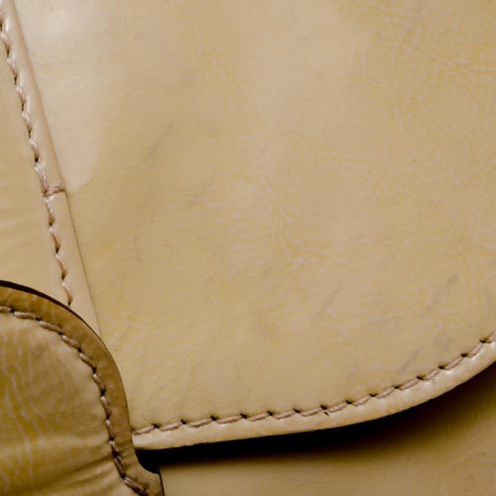 Gucci Ivory Patent Wave Small Shoulder Bag 8