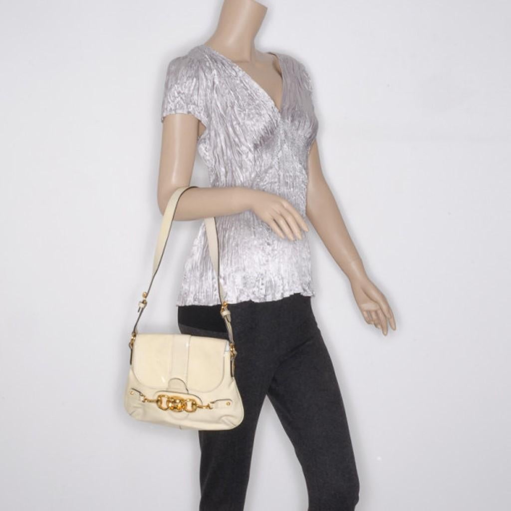 Gucci Ivory Patent Wave Small Shoulder Bag In Fair Condition In Dubai, Al Qouz 2