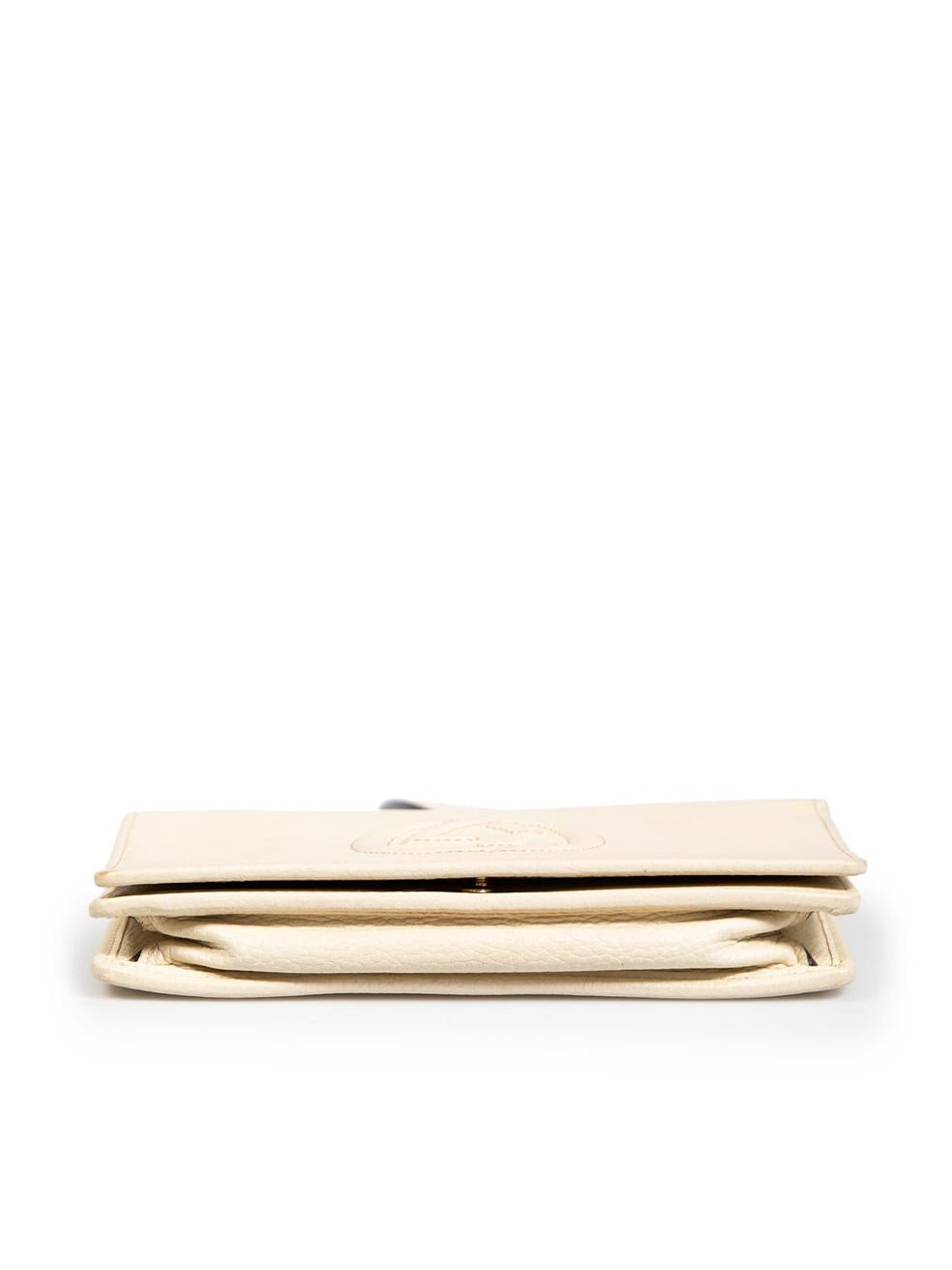 Gucci Ivory Pebbled Calfskin Soho Wallet on Chain In Good Condition In London, GB