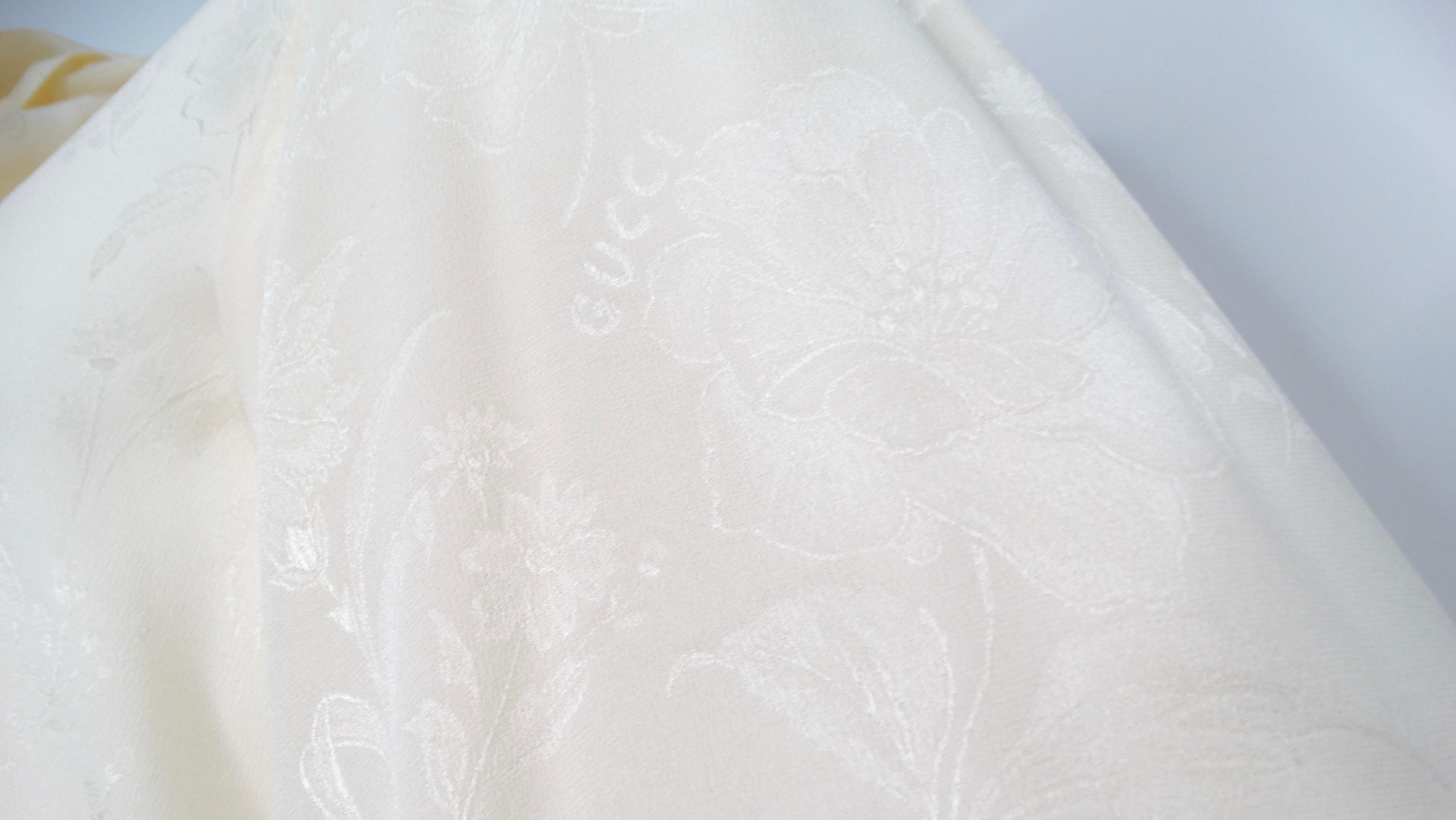 Gucci Ivory Romantic Floral Print Silk Bow Collar Button-Up Blouse For Sale 1