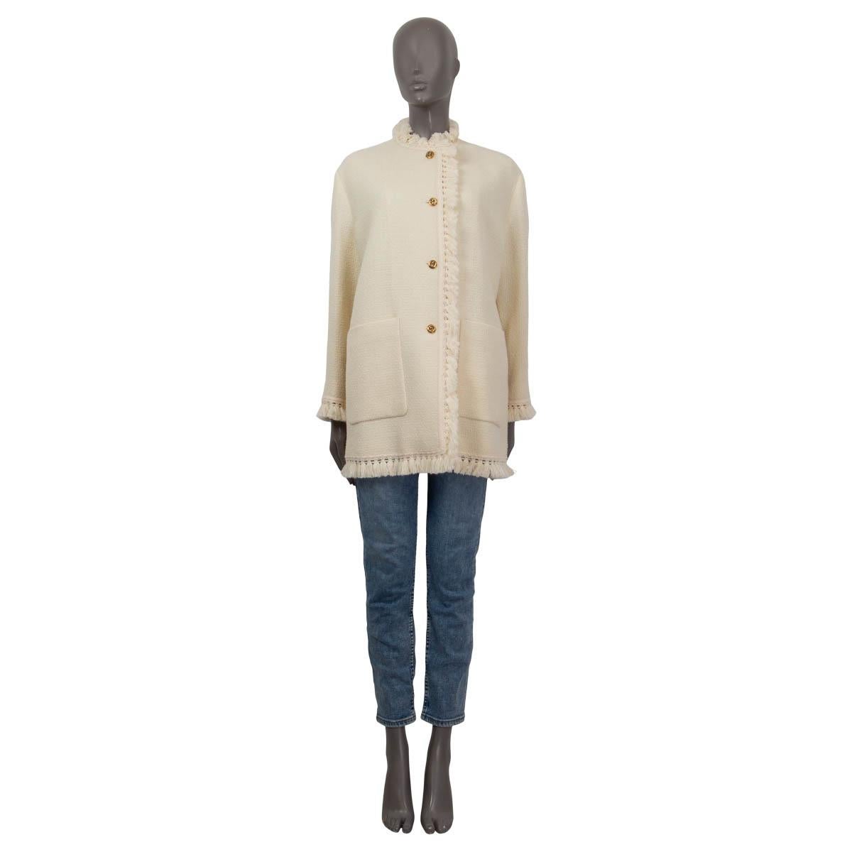 100% authentic Gucci Resort 2021 boucle jacket in ivory/white wool (100%). Features a fringed trim and two patch pockets on the front. Has belt loops but unfortunately the belt is missing. Opens with four gold-tone 'GG' buttons on the front. Lined