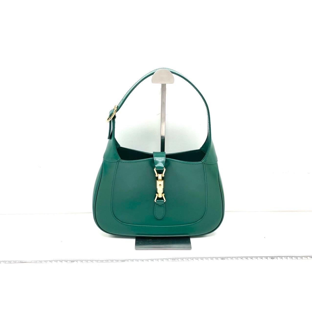 Gucci Jackie 1961 Green Leather Bag Small with Adjustable Strap In Excellent Condition For Sale In AUBERVILLIERS, FR