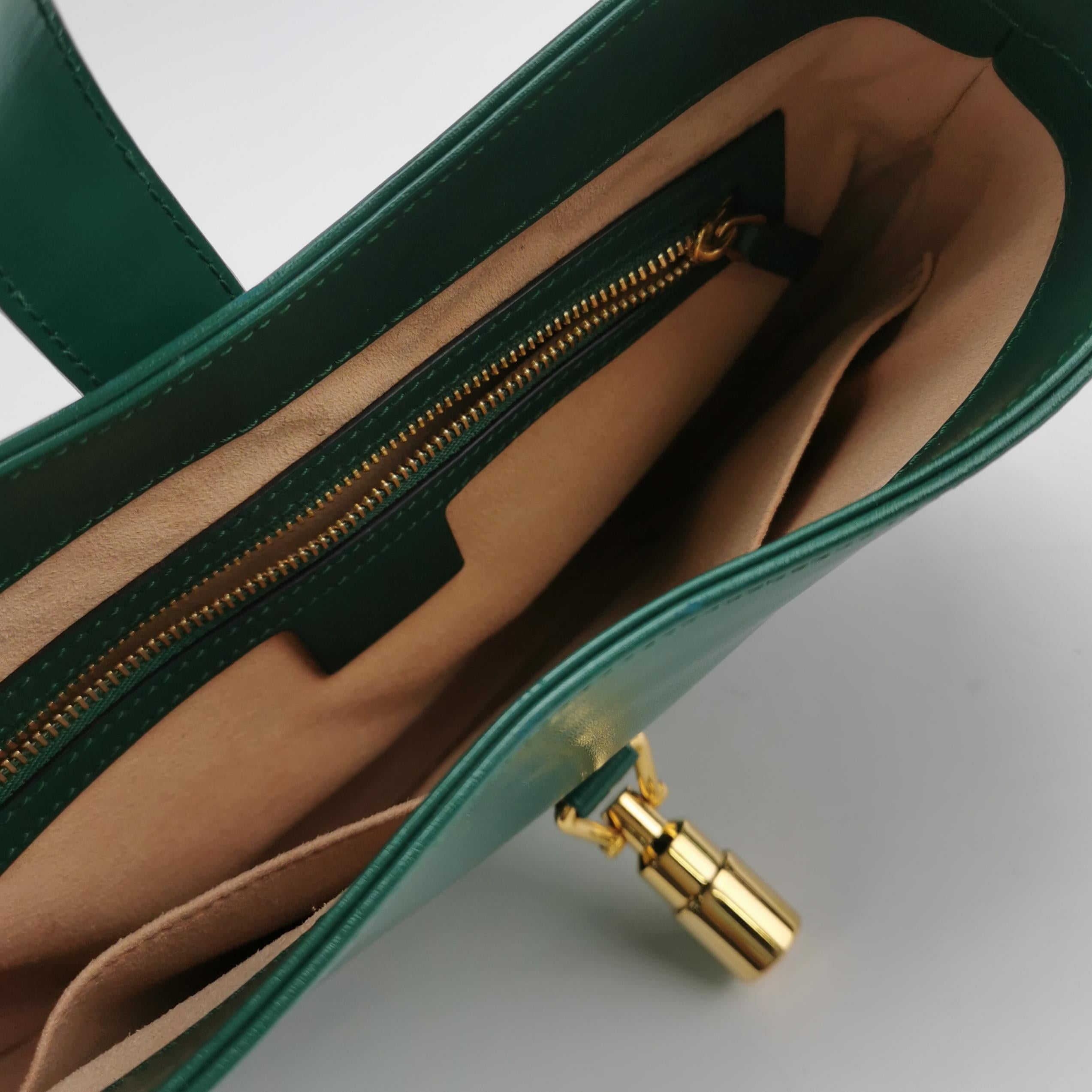 Gucci Jackie 1961 Borsa in pelle verde piccola con tracolla regolabile in vendita 3