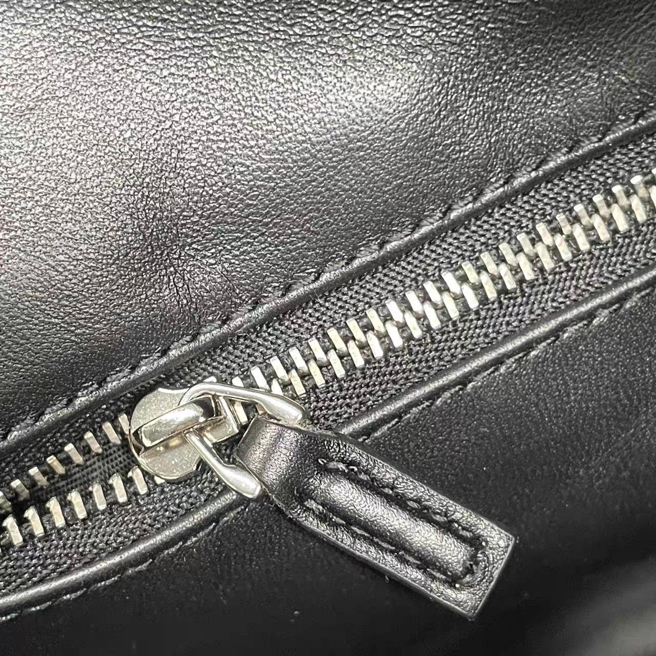 Gucci Jackie 1961 Large in pelle di vitello nera con cinturino lungo in vendita 12