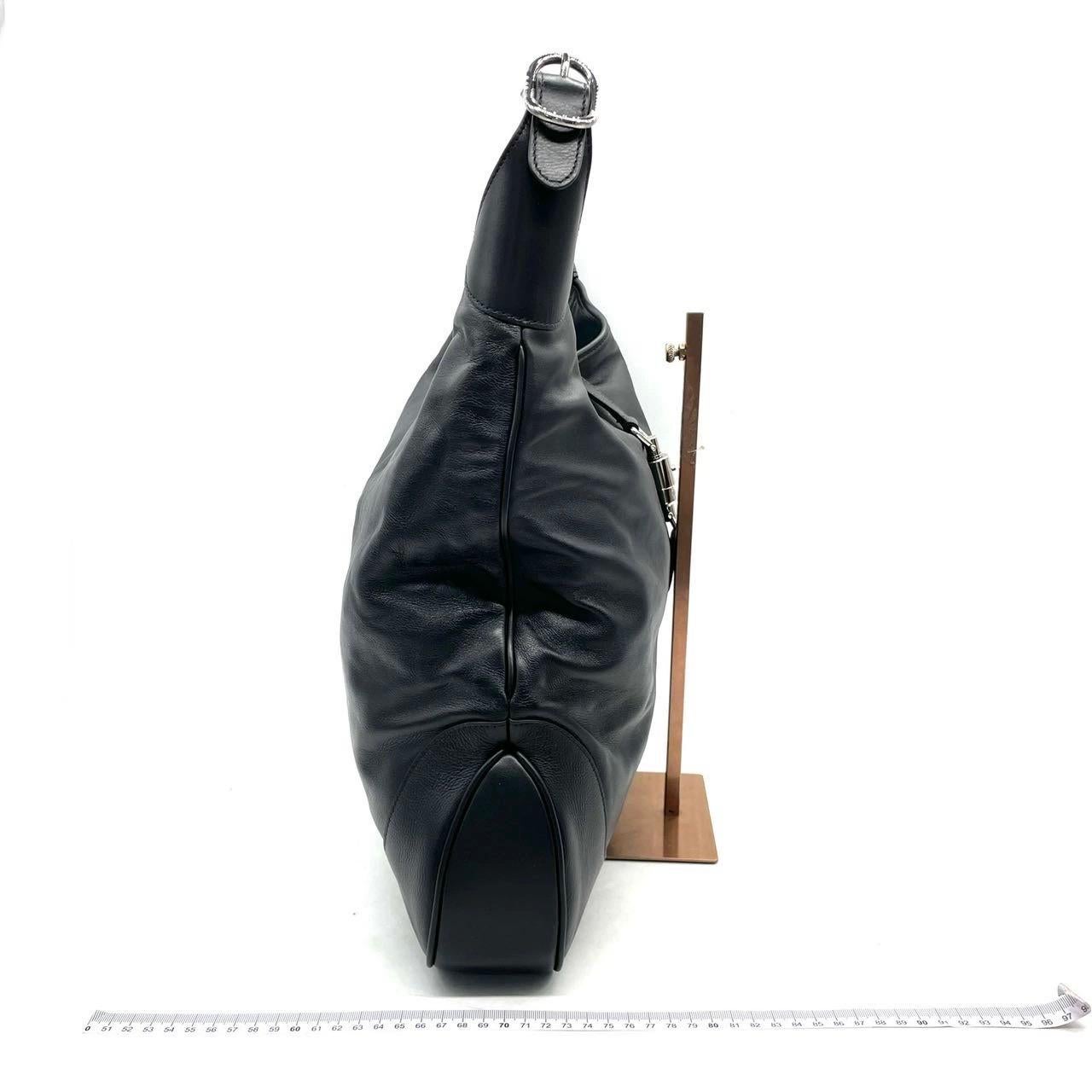 Donna Gucci Jackie 1961 Large in pelle di vitello nera con cinturino lungo in vendita