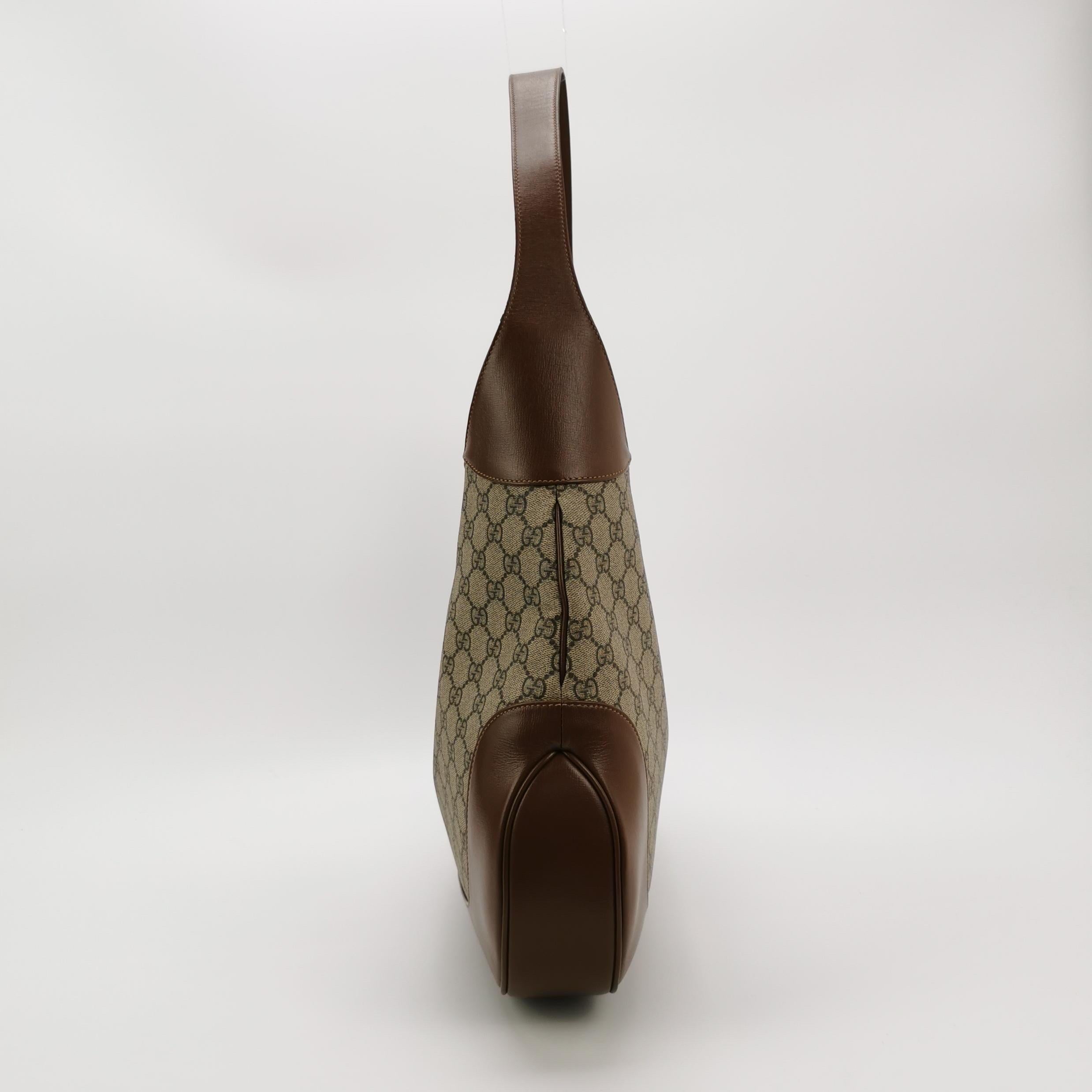 Gucci Jackie 1961 Large toile en cuir marron et Monogramme avec longue lanière en vente 1