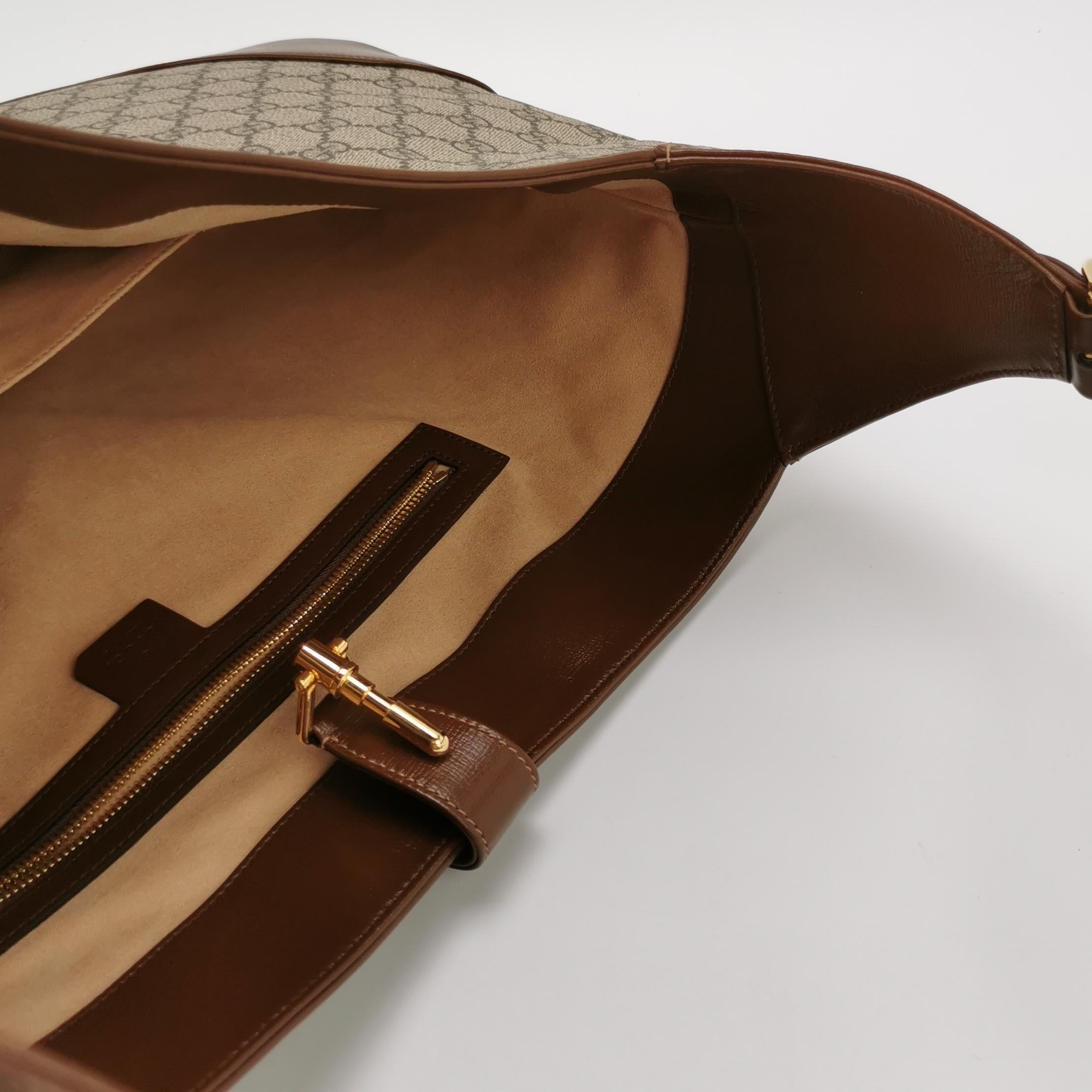 Gucci Jackie 1961 Large toile en cuir marron et Monogramme avec longue lanière en vente 3