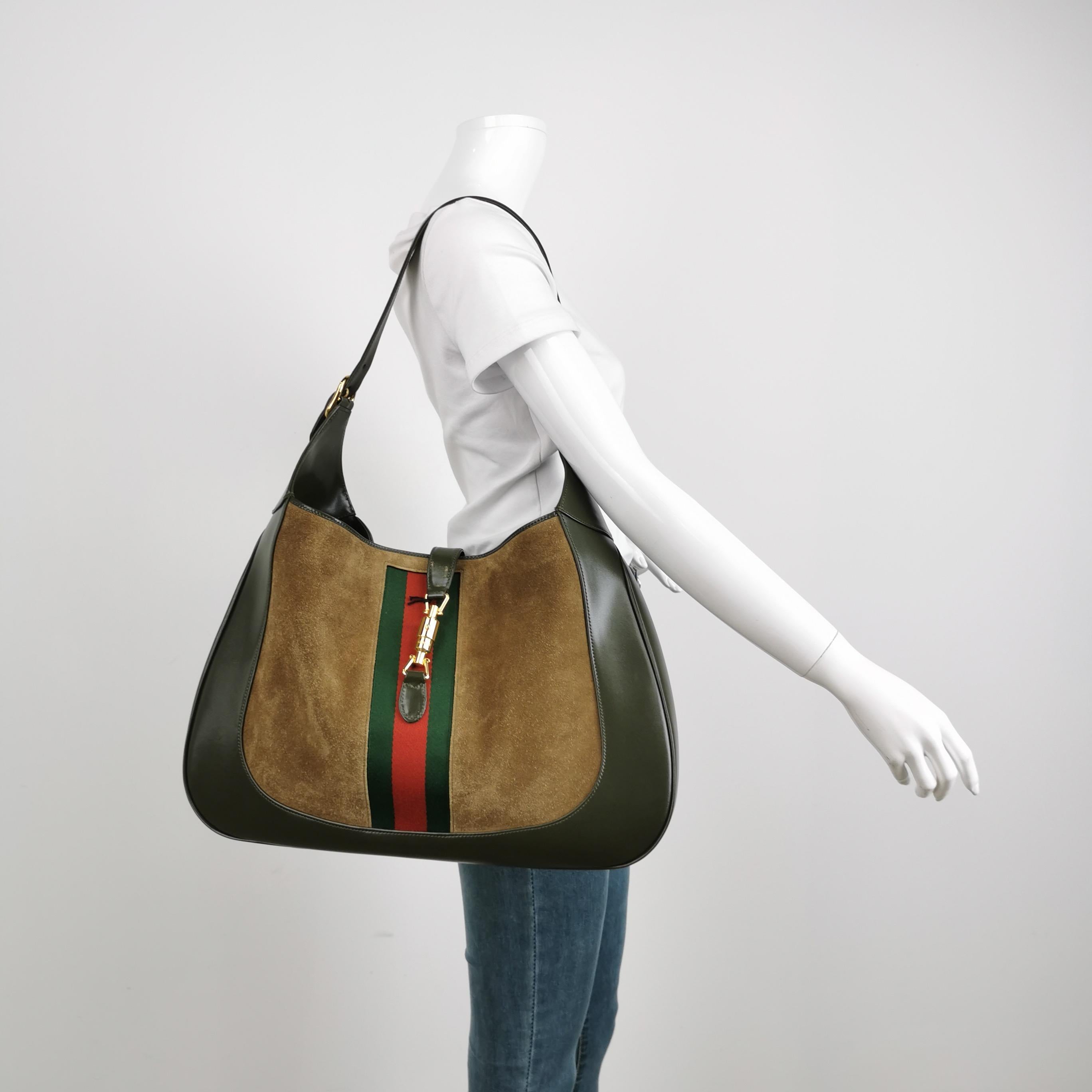 Gucci Jackie 1961 Large Green Leather and Suede Shoulder Bag with Long Strap
These are professional photos of the actual bag offered by Luxbags.
The Gucci Jackie 1961 is a modern take on an iconic design. Crafted in leather with a structured